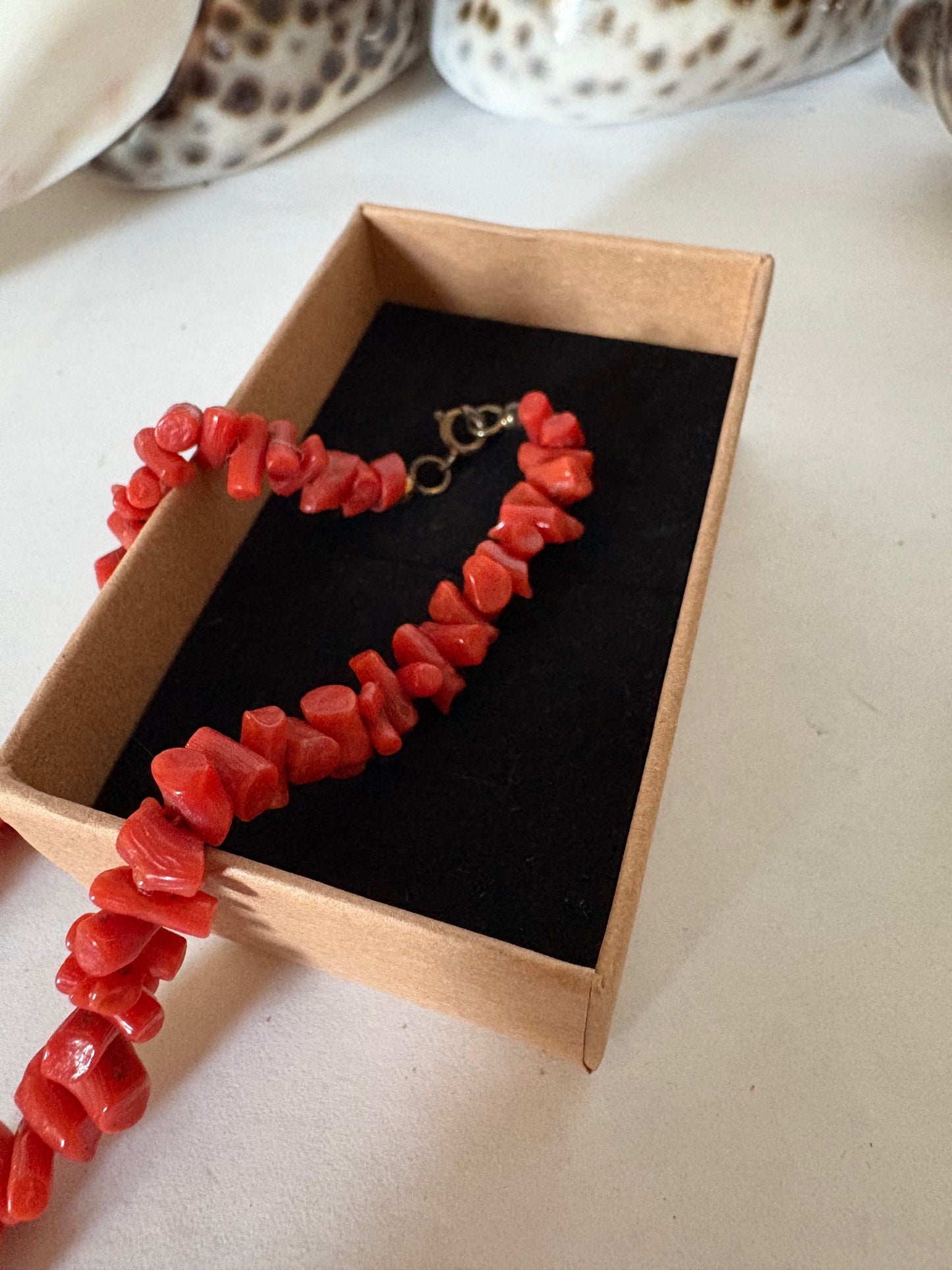 Lange Vintage Korallenkette in kräftigem Rot – 89 cm Statement-Halskette aus Naturkoralle