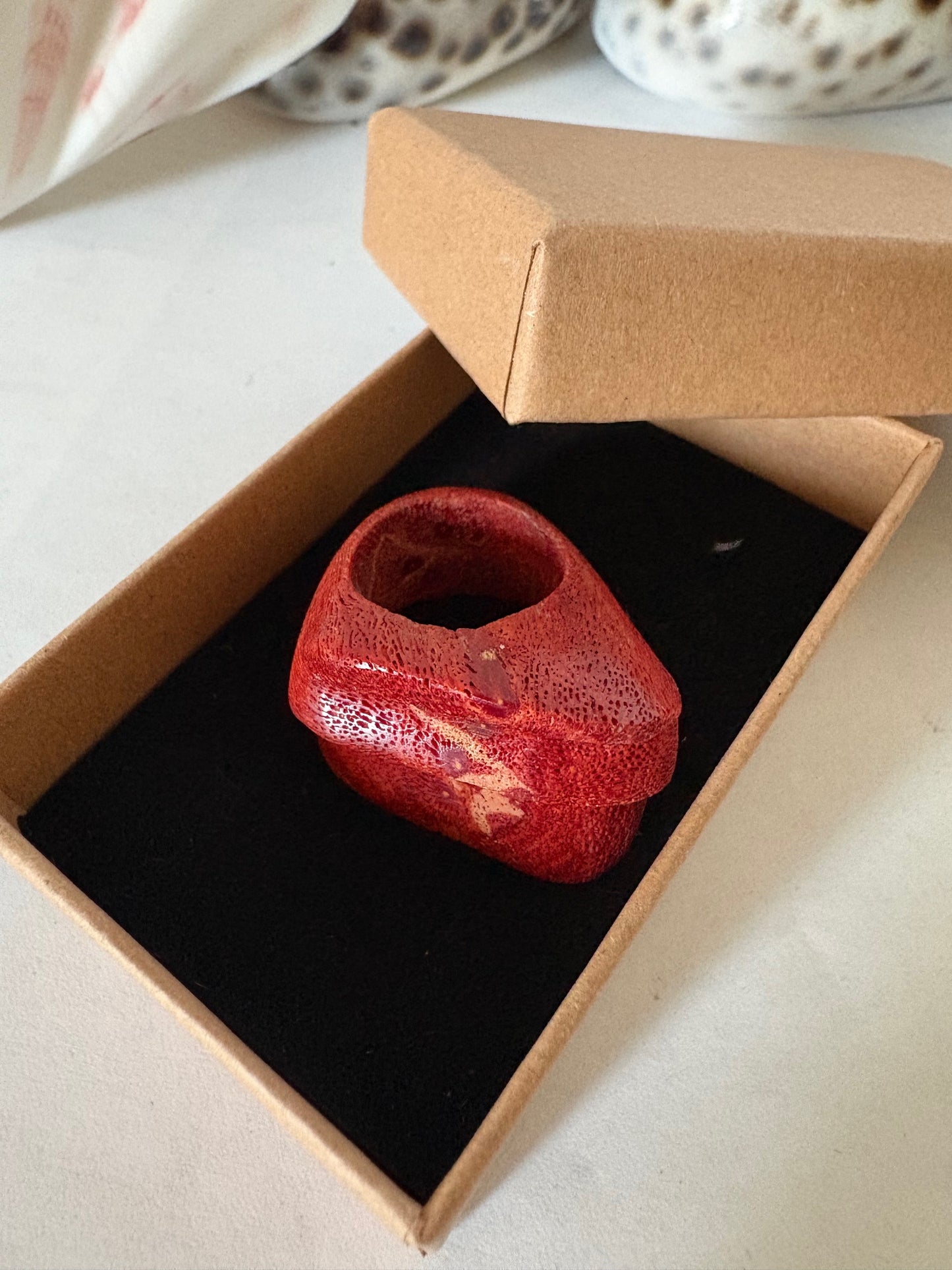 Vintage Korallenring in kräftigem Rot – Massiver Statement-Ring