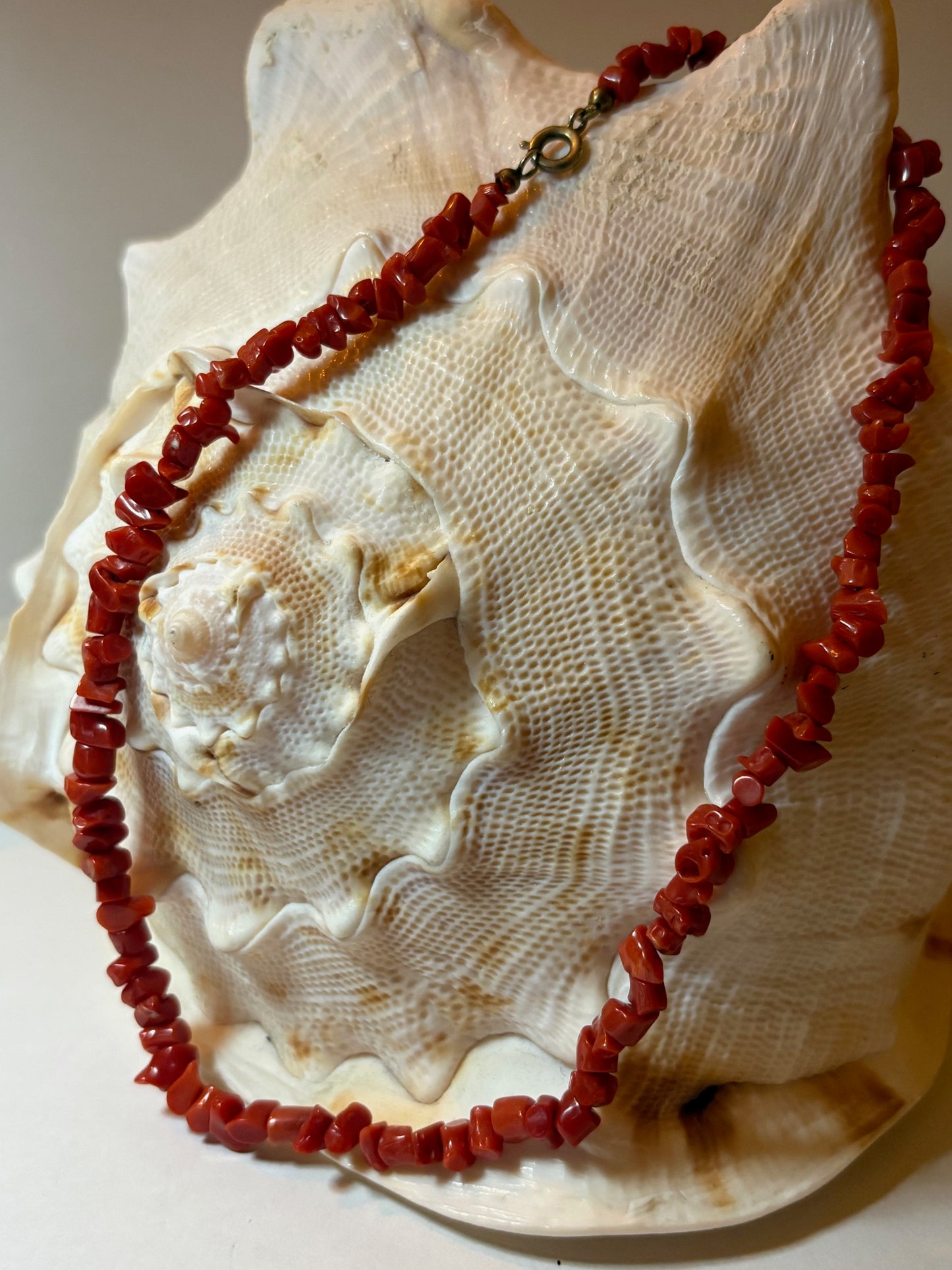 Schlichte Vintage Korallenkette 37,5 cm – Natürliches Halscollier in warmem Rot