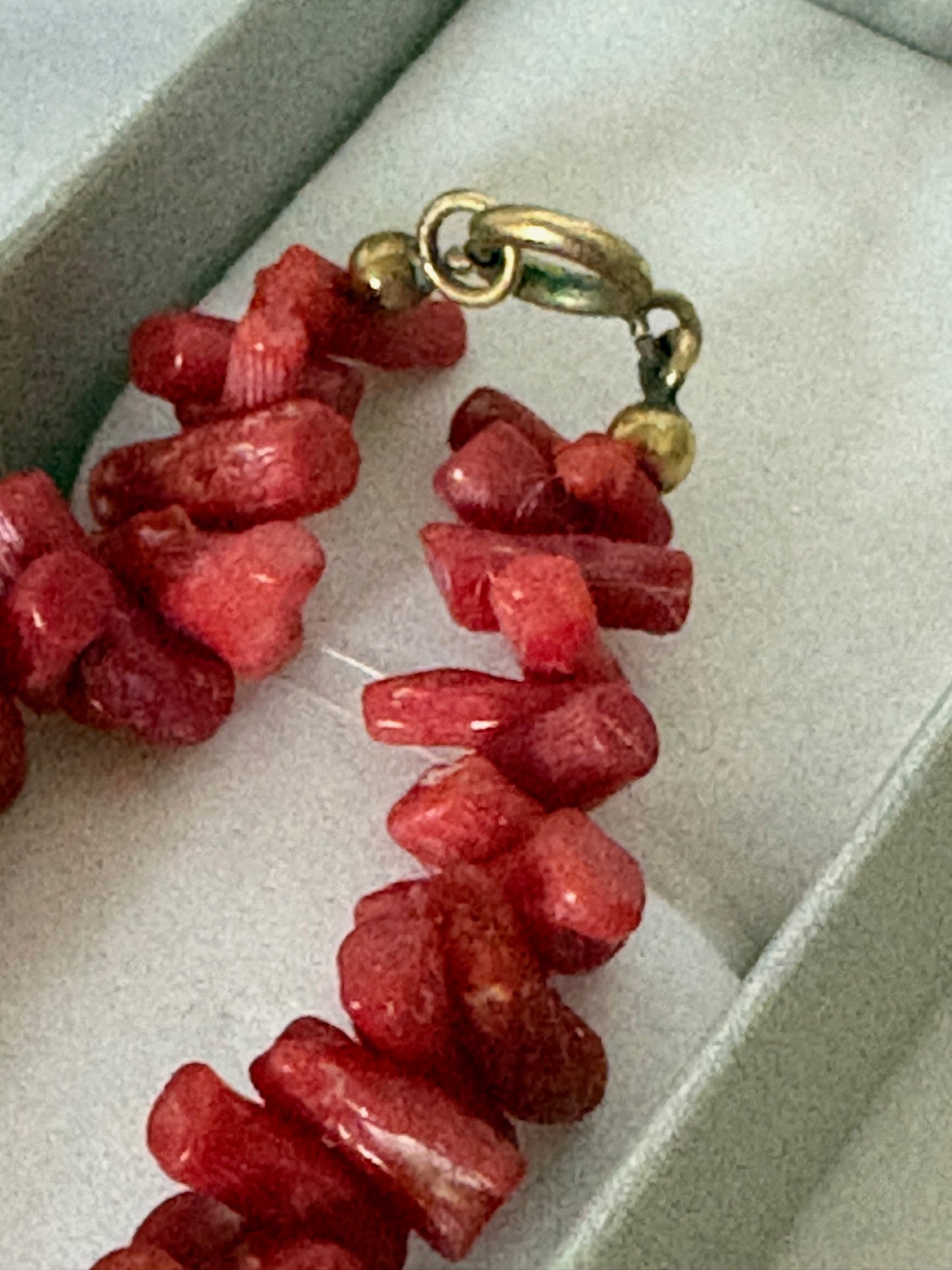 Vintage rote Korallenkette – klassisch alt, ca. 50 cm