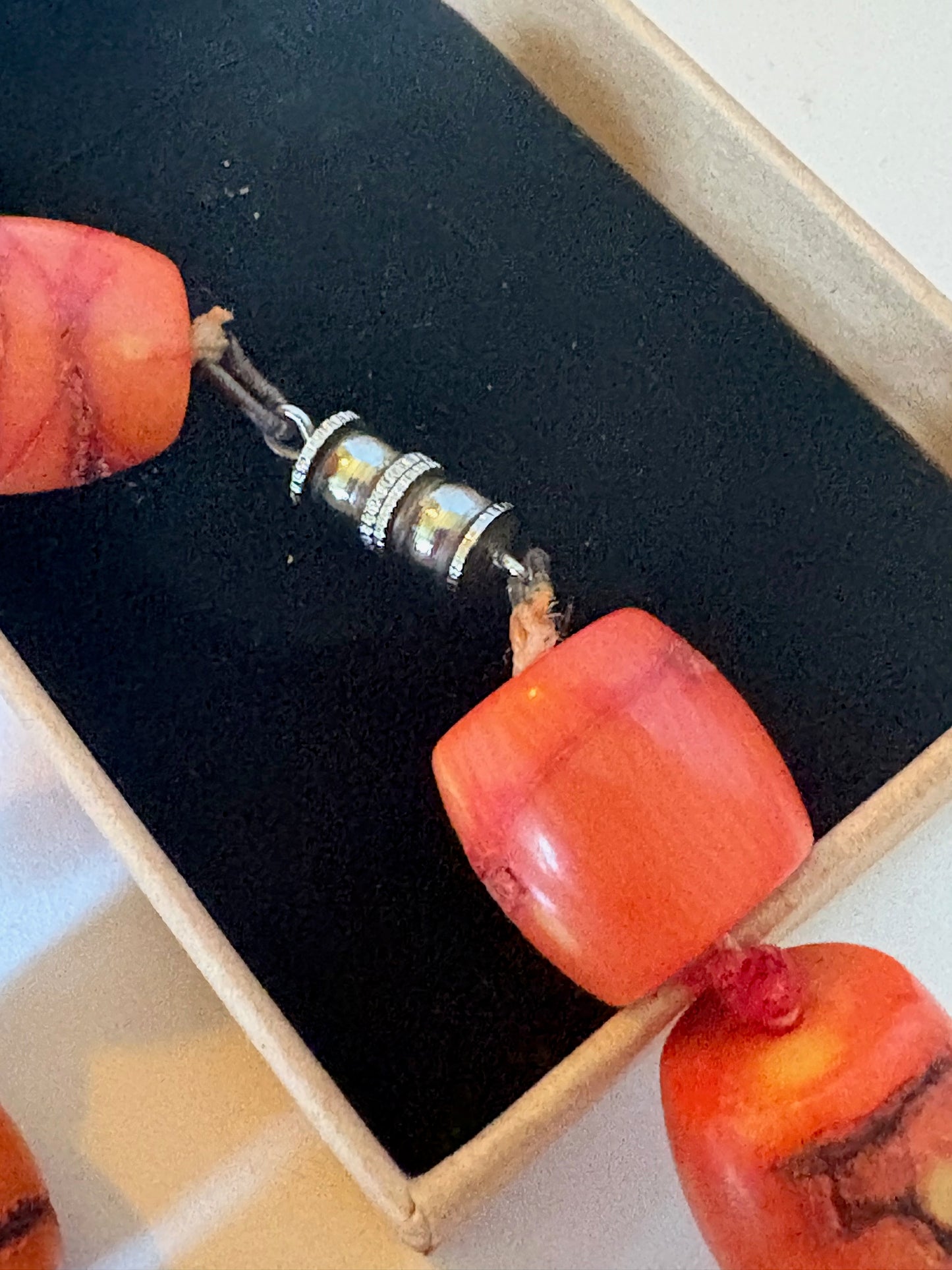 Massive Vintage Korallenkette mit Walzenperlen – Rot-Orange Statement Collier 140 g