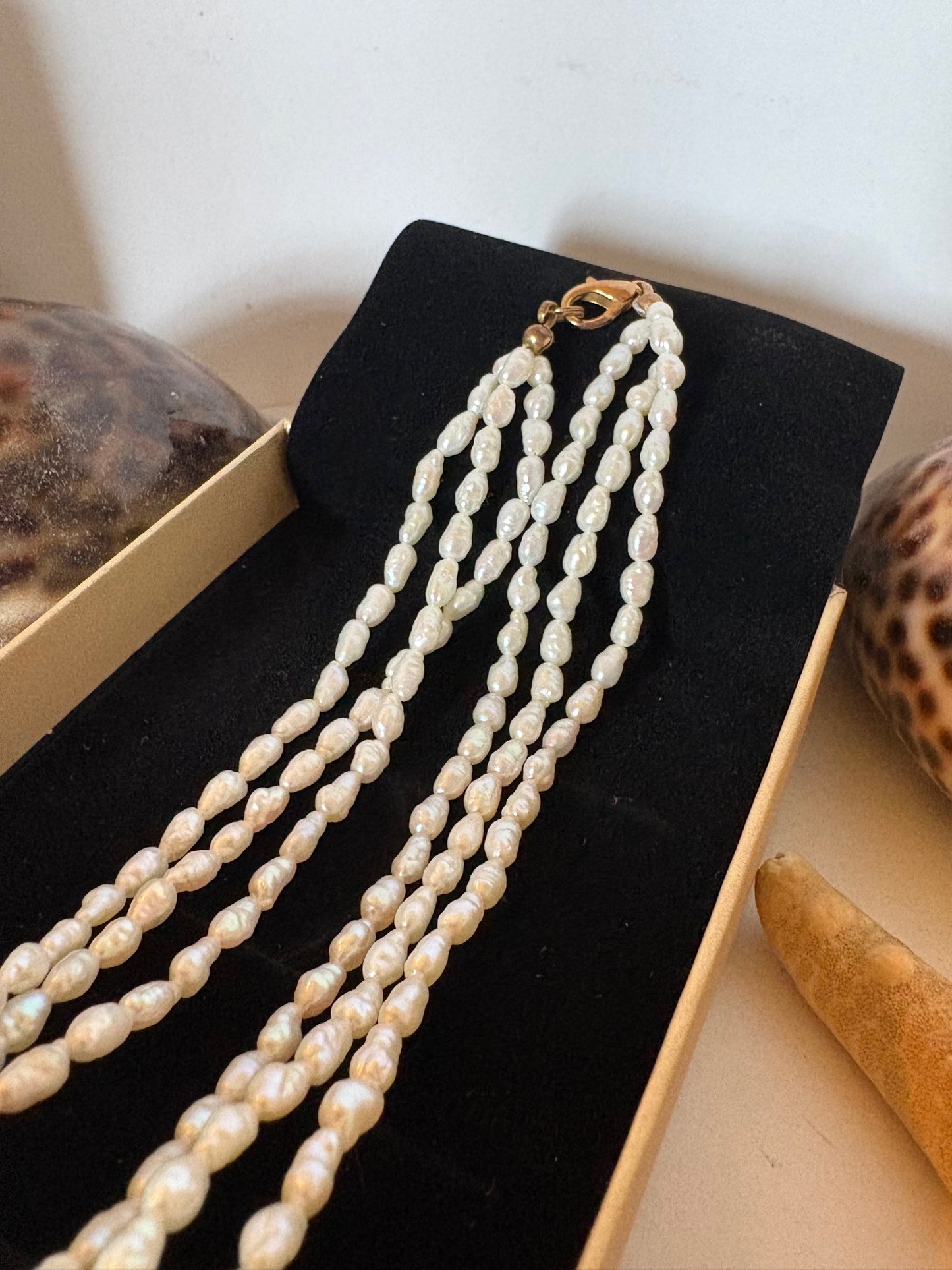 Vintage Perlenkette mehrreihig – ca. 49,5 cm – klassische Kette mit vergoldet wirkendem Verschluss