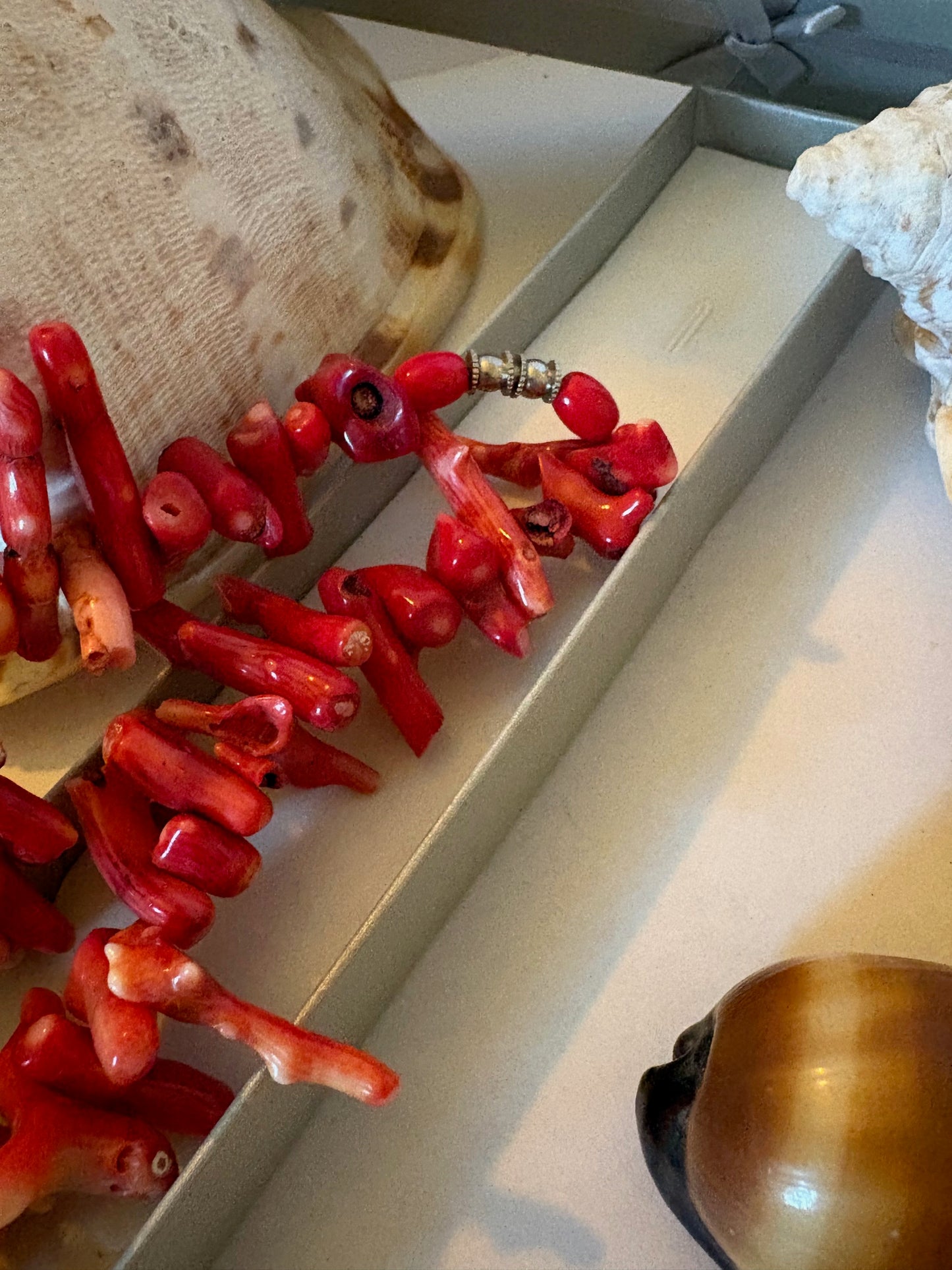 Schwere Vintage Korallenkette aus echter roter Koralle – Naturbelassene Korallenäste, Statement-Schmuck