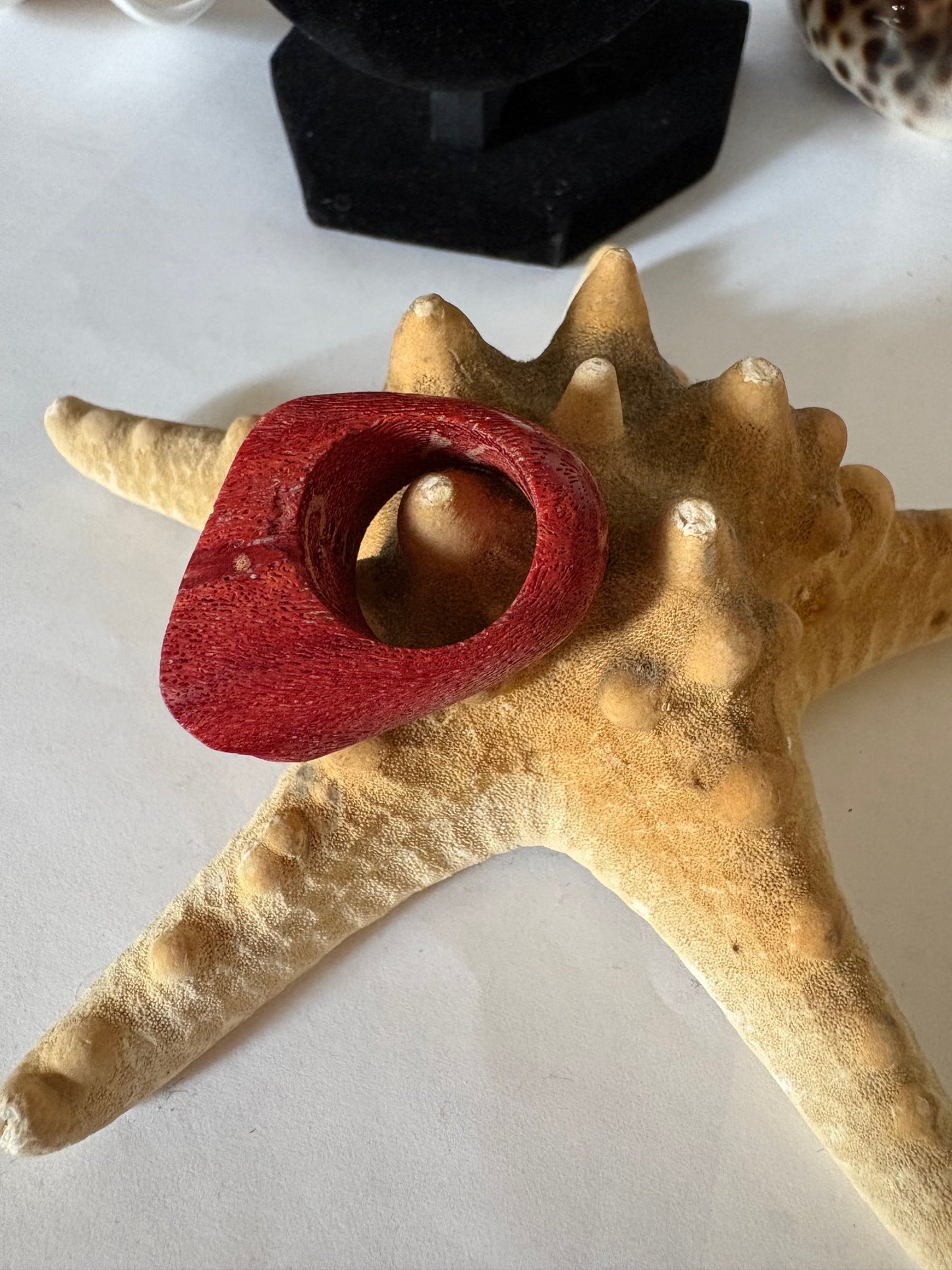 Vintage Korallenring in kräftigem Rot – Massiver Statement-Ring