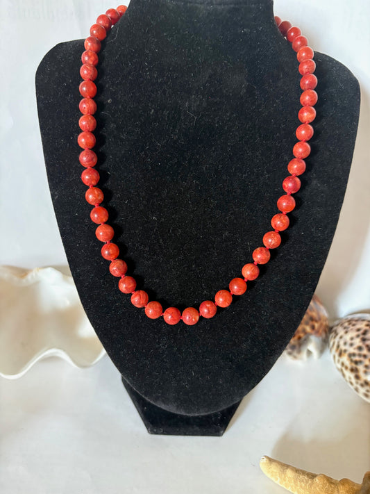 Vintage Korallenkette mit runden Kugeln in warmem Rot – 46 cm klassische Halskette