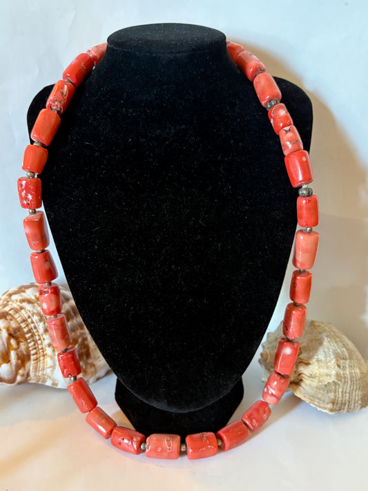 Lange Vintage Korallenkette 76 cm – Endloskette mit Zylinderperlen Rot-Orange – 208 g