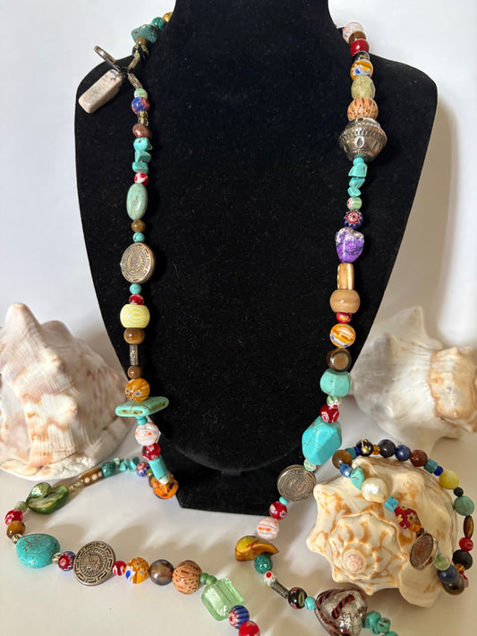 Vintage Schmuckset aus Kette & Armband – echte Steine, bunte Glasperlen & Metallanhänger, ca. 55 cm