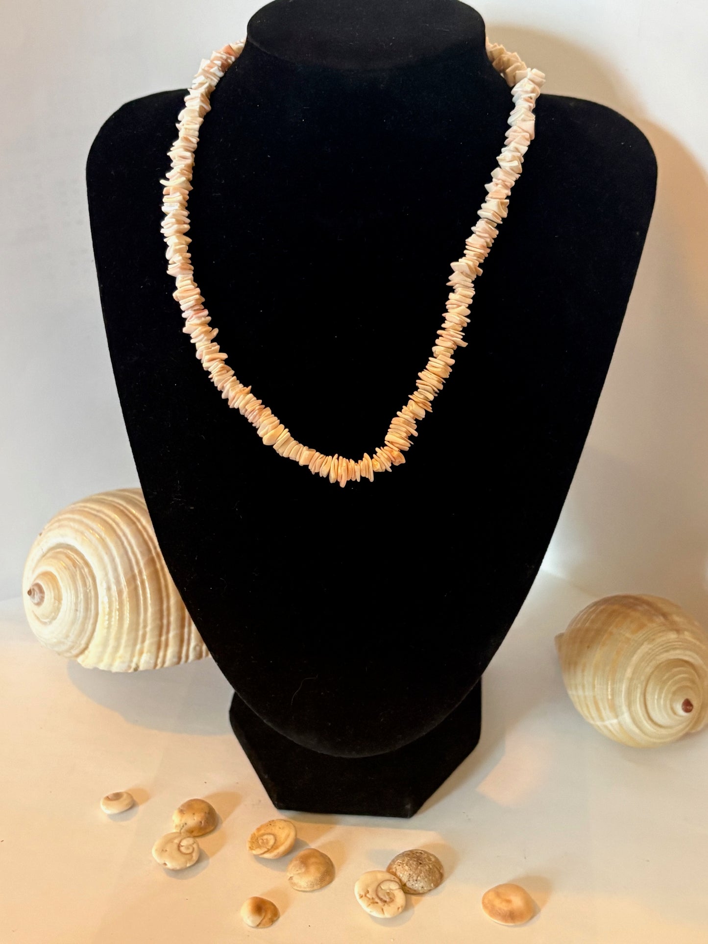 Elegant Vintage Mother-of-Pearl Necklace in Soft Pink