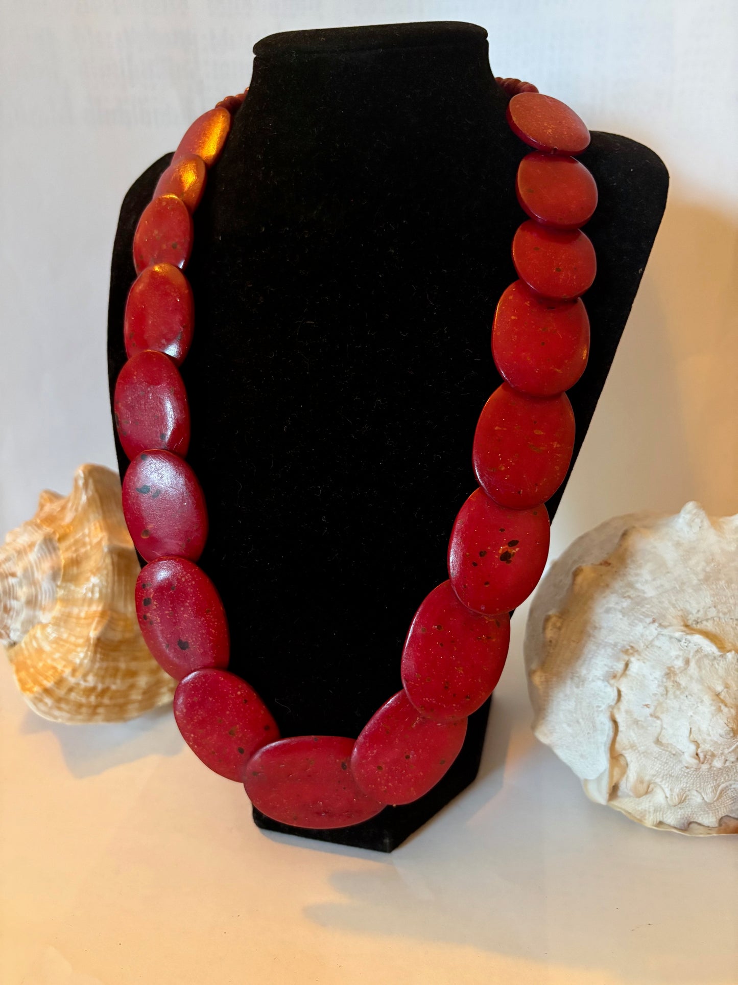 Vintage Tagua Nuss Kette in Rot – Handgearbeitete Statementkette mit Verlängerung