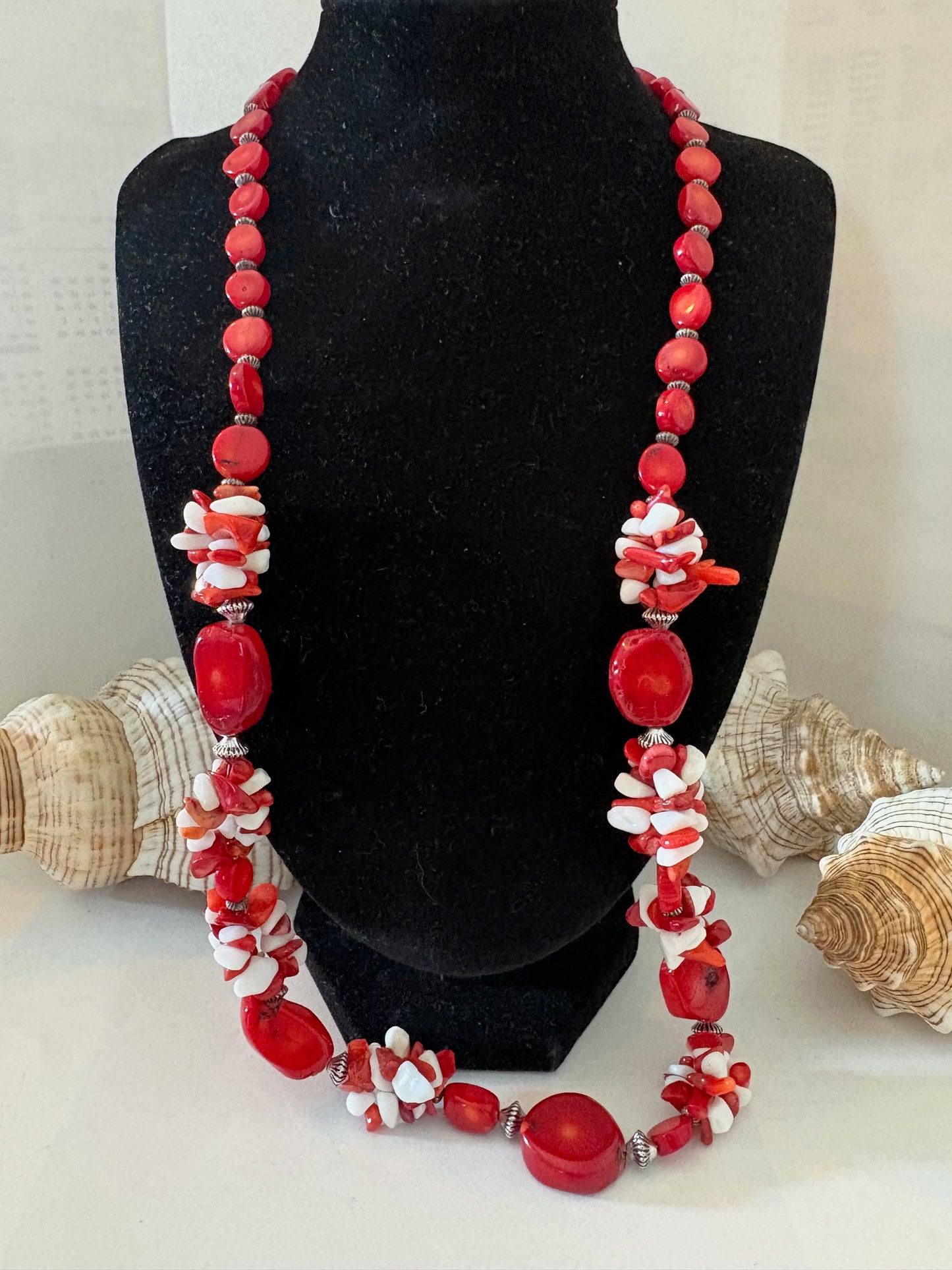 Lange Vintage Korallenkette 70 cm – Organisches Statement Collier in kräftigem Rot