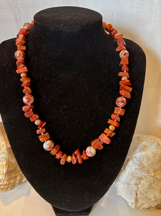 Vintage Korallenkette aus Schaumkoralle & Jaspis mit dekorativem Verschluss