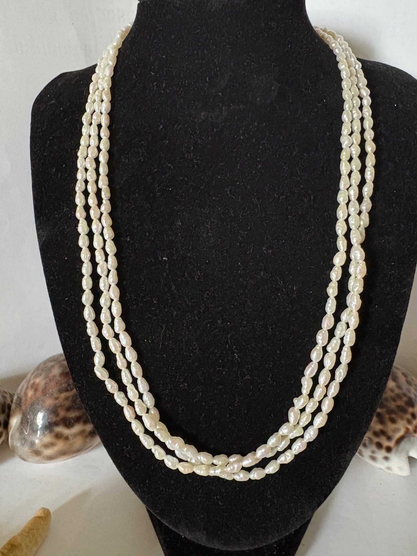 Vintage Perlenkette mehrreihig – ca. 49,5 cm – klassische Kette mit vergoldet wirkendem Verschluss