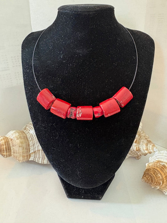 Sehr kurzes Vintage-Collier aus rotem Korallenmaterial – markantes Statement-Stück