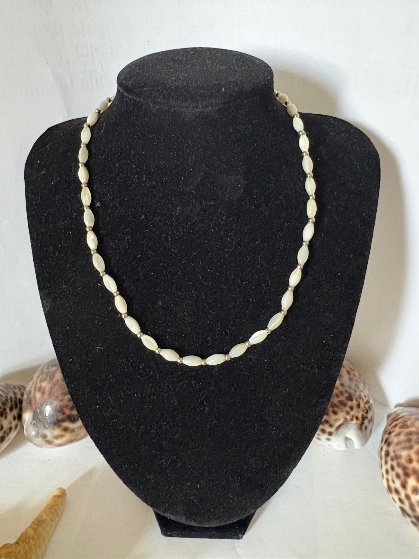 Vintage Perlenkette in Cremeweiß – ca. 40,5 cm – klassische Form