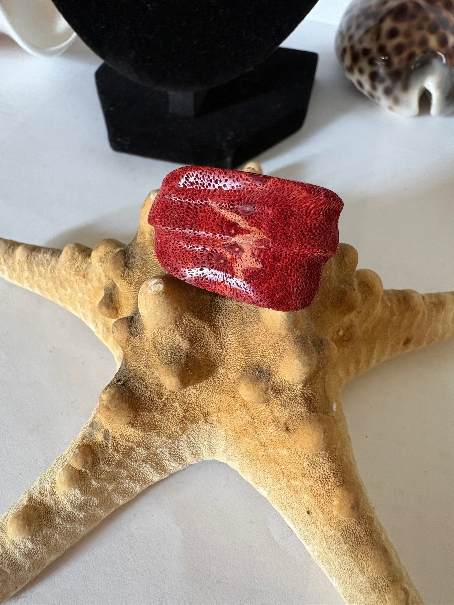 Vintage Korallenring in kräftigem Rot – Massiver Statement-Ring