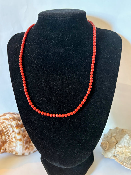 Klassische Vintage Korallenkette 45 cm – Rot-Orange Kugelperlen mit Goldoptik Verschluss