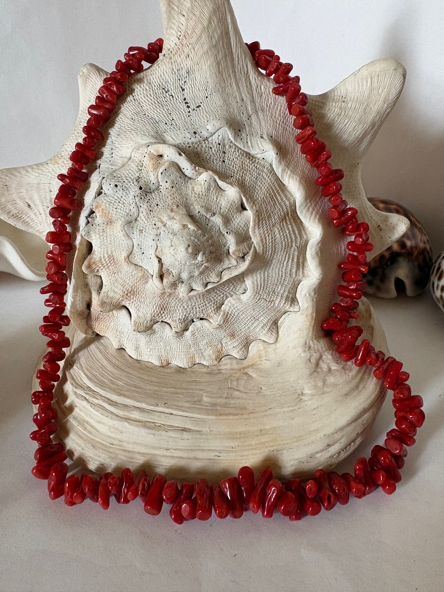 Korallenkette im intensiven Rotton – Vintage Halskette aus Naturkoralle mit 50 cm Länge