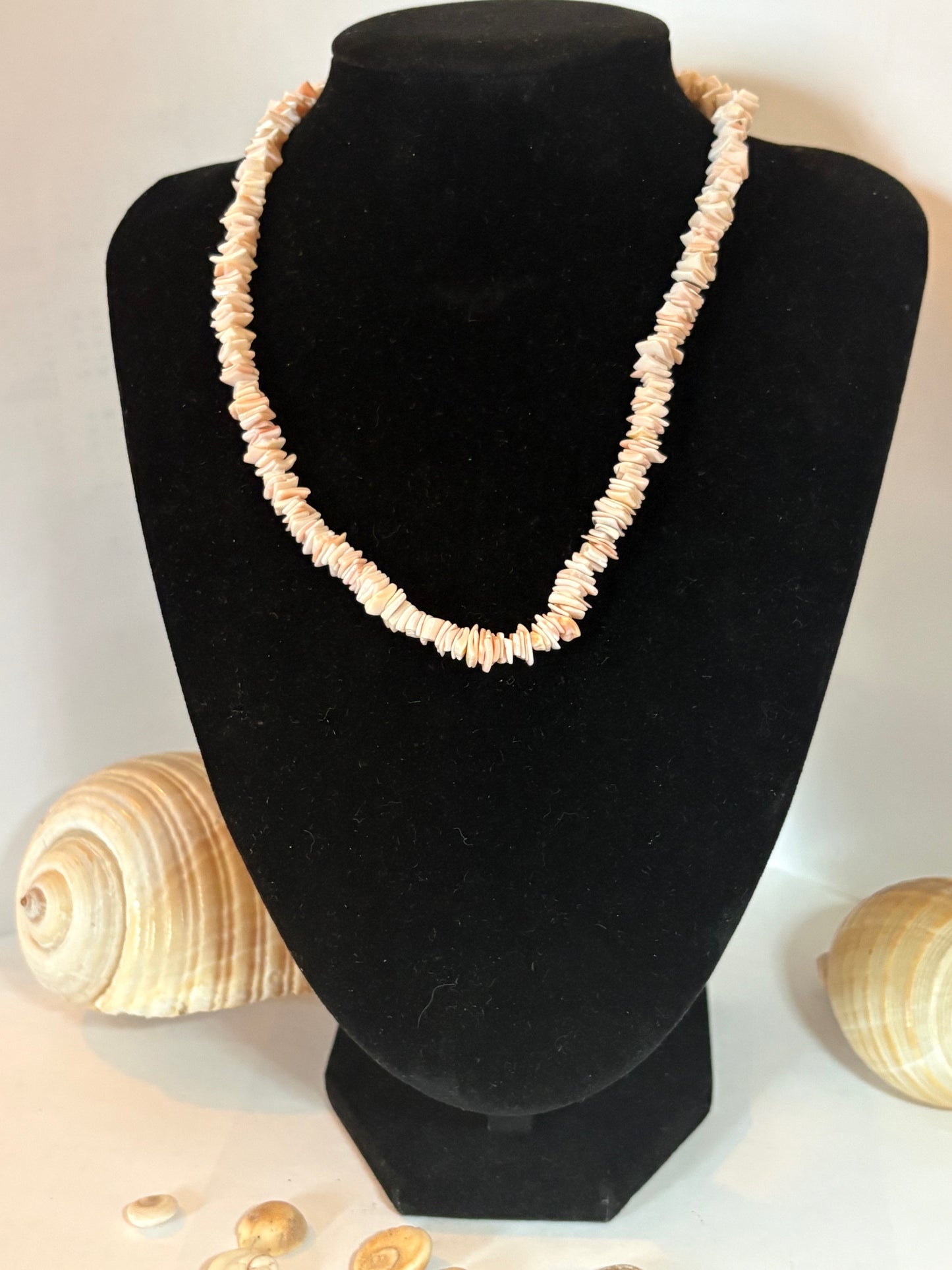 Elegant Vintage Mother-of-Pearl Necklace in Soft Pink