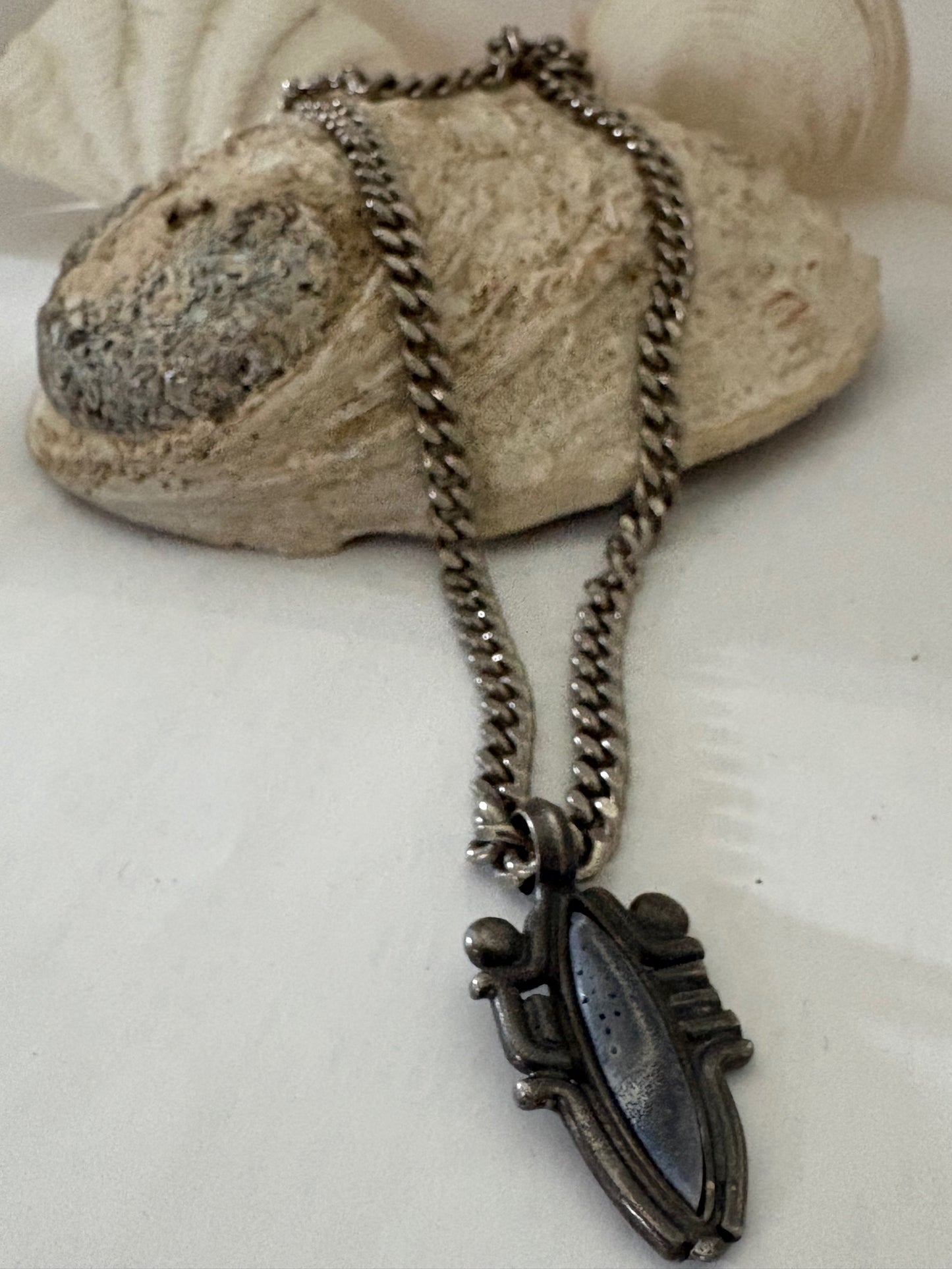 Vintage Statement Kette Silberoptik mit Anhänger – Steinoptik wie versteinerte Koralle