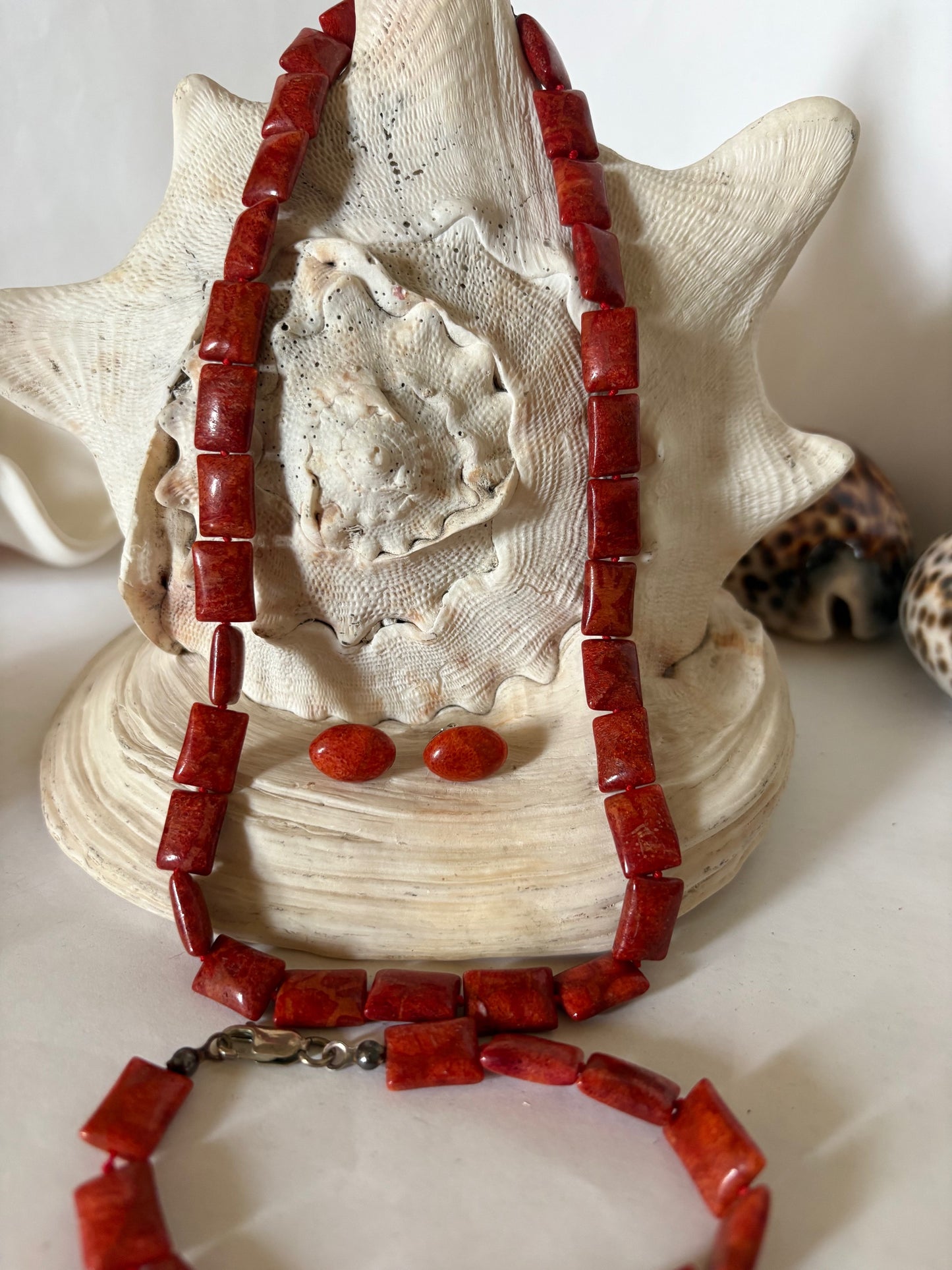 Vintage Korallen-Schmuckset mit rechteckigen Elementen – Kette, Armband & Ohrringe