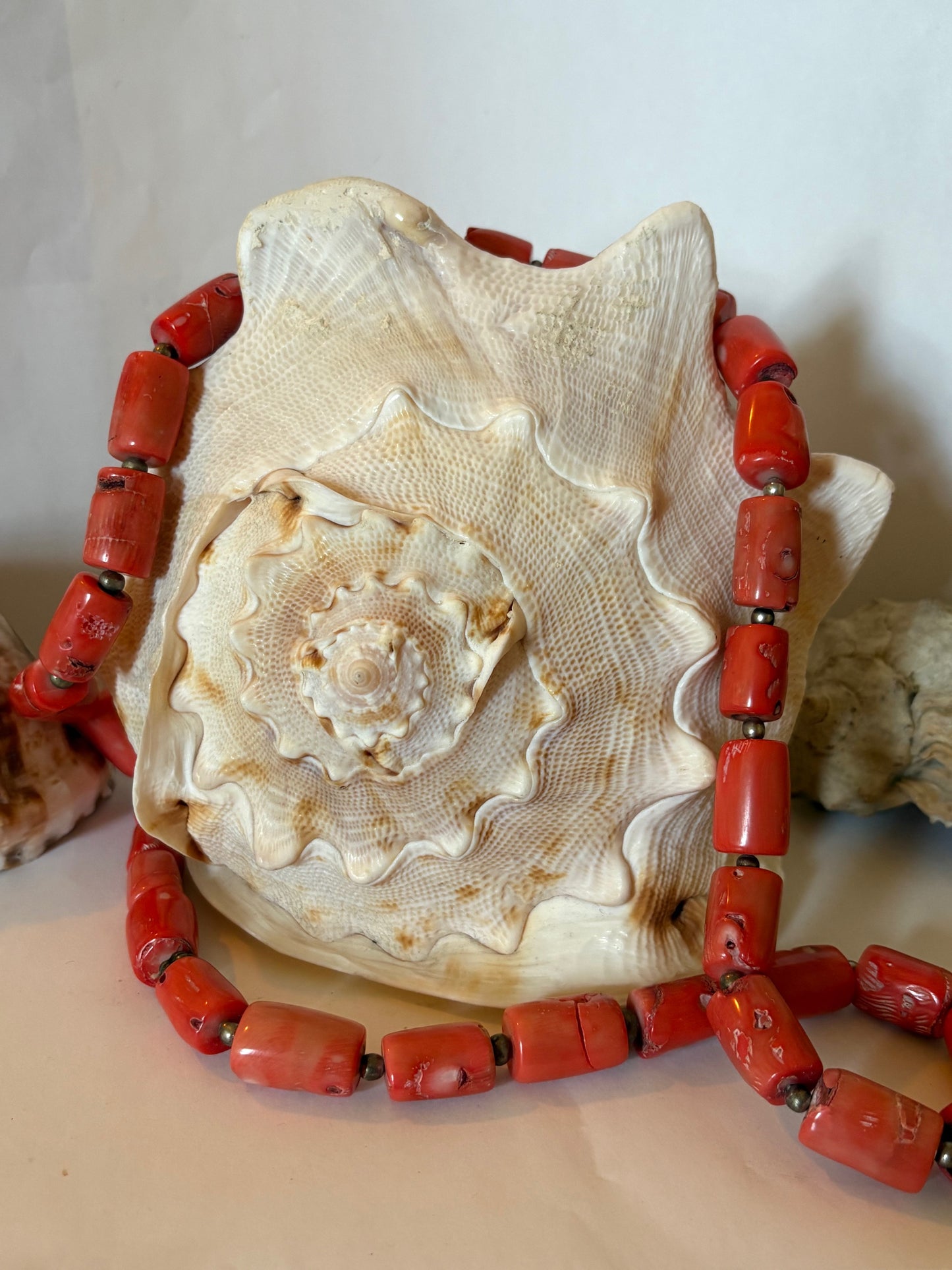 Lange Vintage Korallenkette 76 cm – Endloskette mit Zylinderperlen Rot-Orange – 208 g