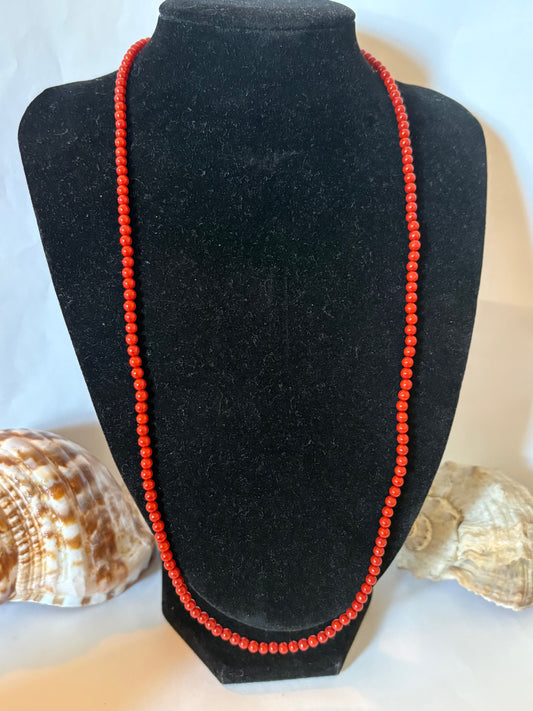 Feine Vintage Korallenkette 60 cm – Zarte Rot-Orange Perlen mit Goldoptik Verschluss