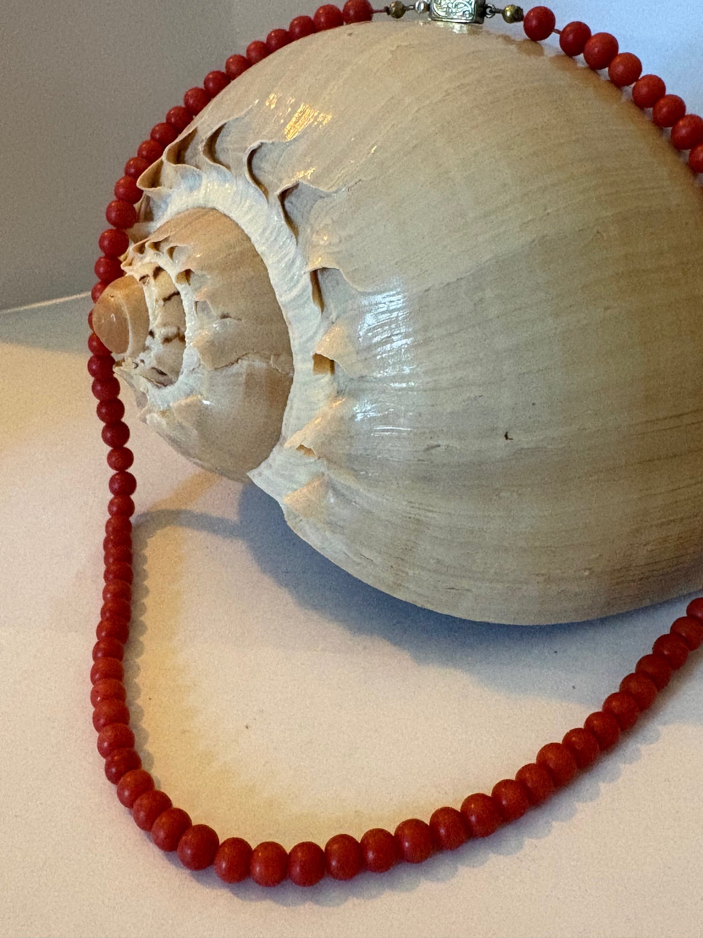 Vintage rote Korallenkette – klassisch, ca. 46 cm