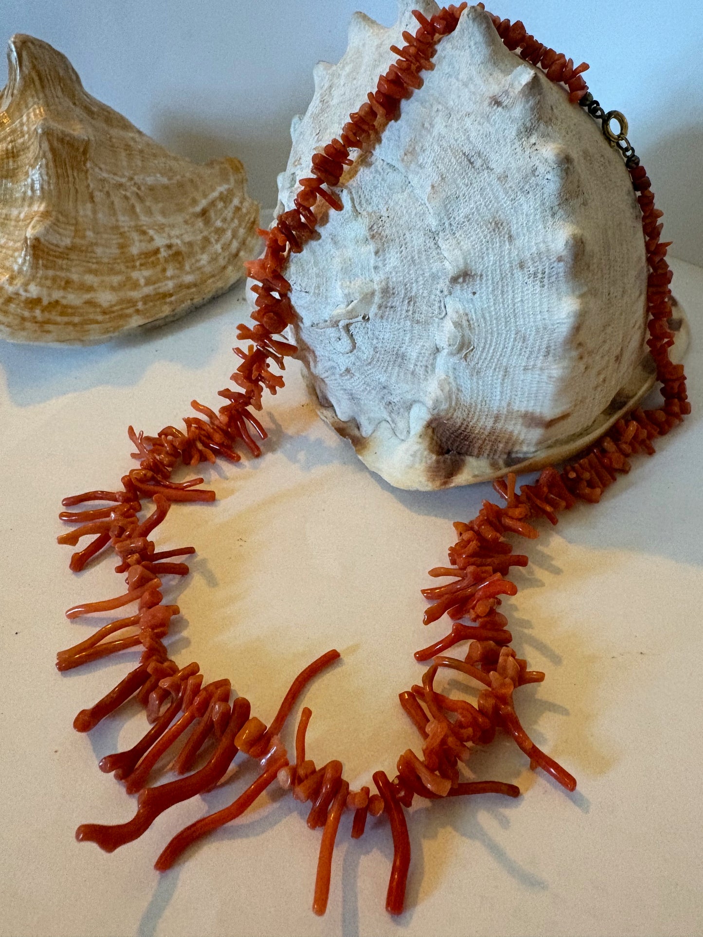 Vintage Korallenkette mit roter Mittelmeer-Koralle und 18 kt Gelbgoldverschluss