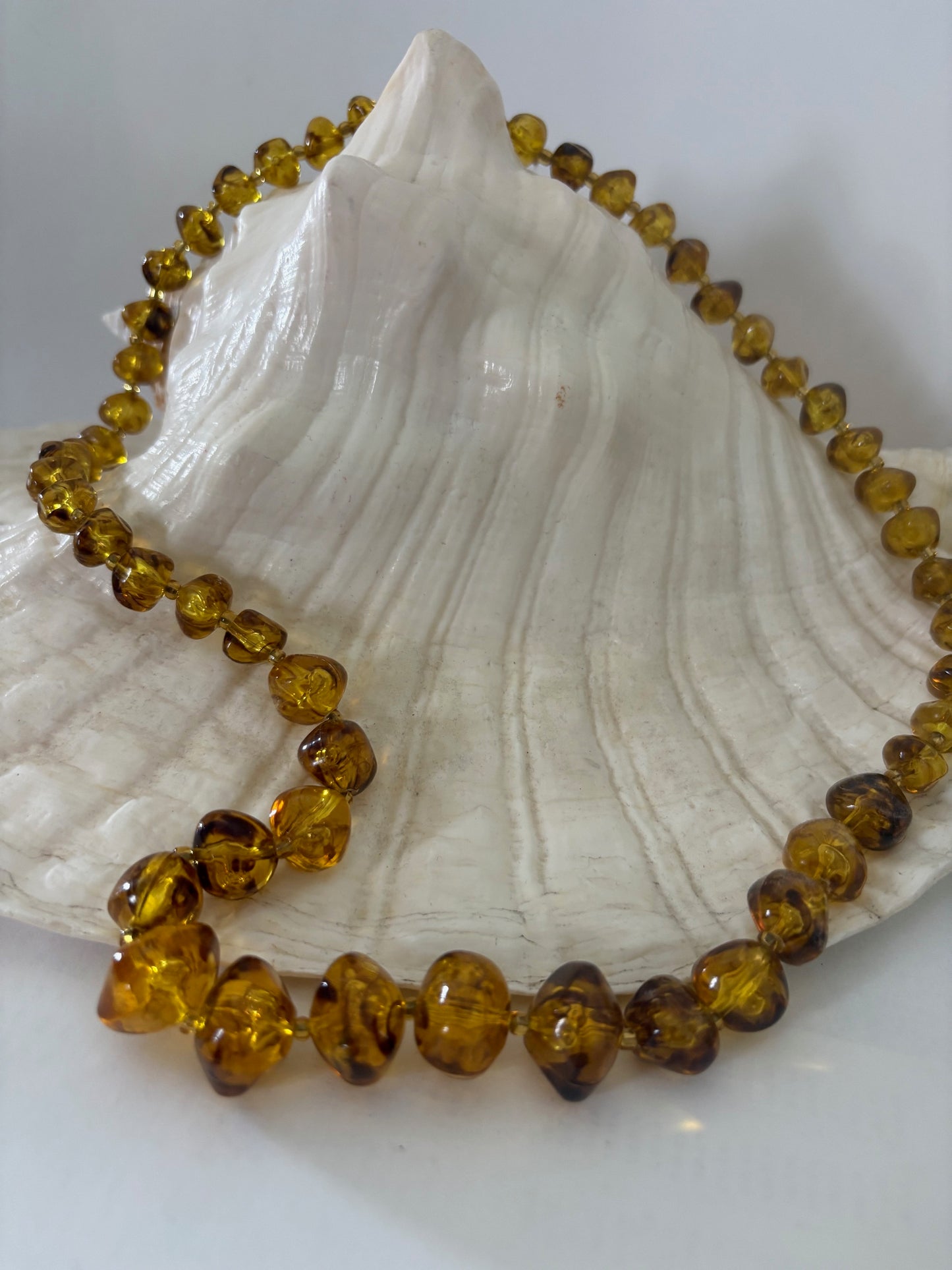 Vintage Pressbernstein Halskette aus den 1960er Jahren – warmes Honiggelb