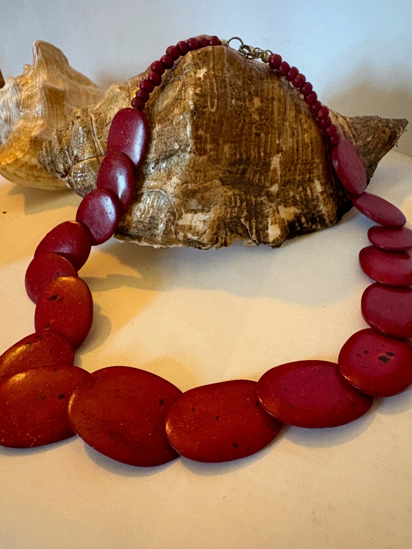 Vintage Tagua Nuss Kette in Rot – Handgearbeitete Statementkette mit Verlängerung