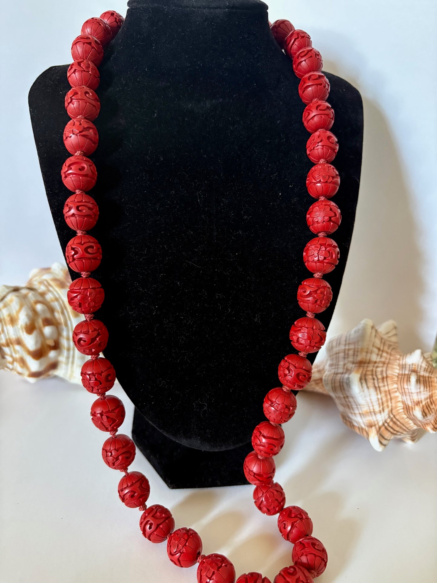 Vintage Zinnoberkette aus China – handgeschnitzt, ca. 75 cm