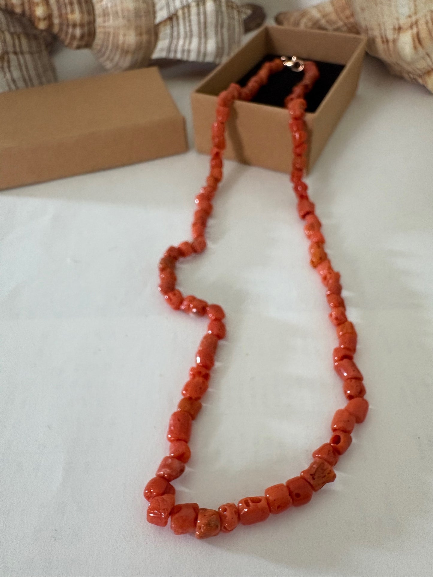 Vintage Korallenkette in warmem Rot – kurze Halskette mit 925 Silberverschluss, roségold plattiert