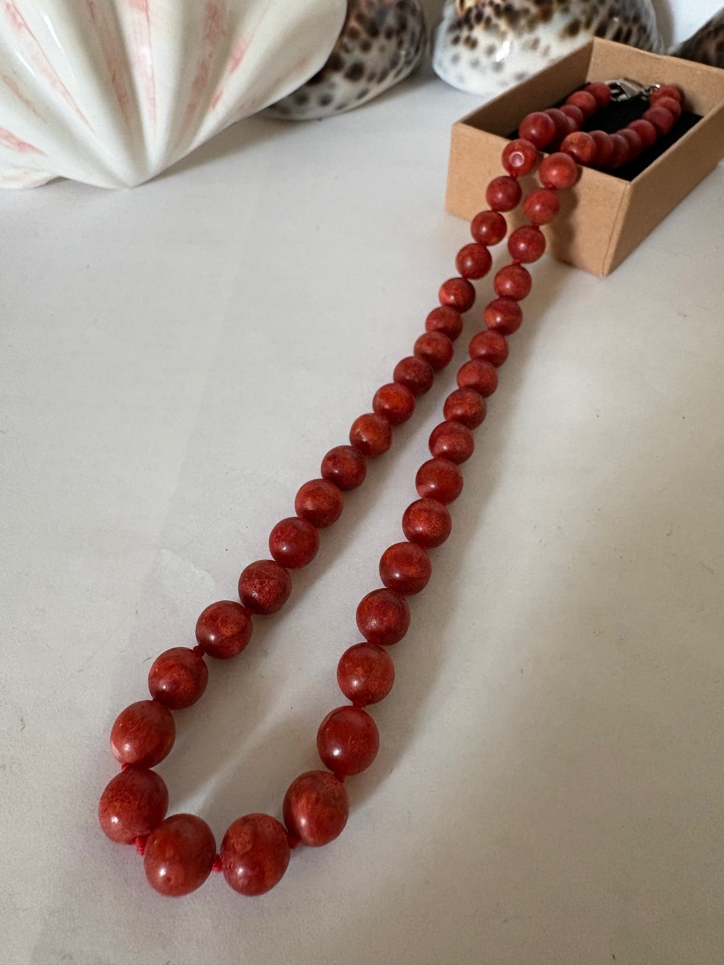 Vintage Korallenkette mit runden Kugeln in warmem Rot – 46 cm klassische Halskette