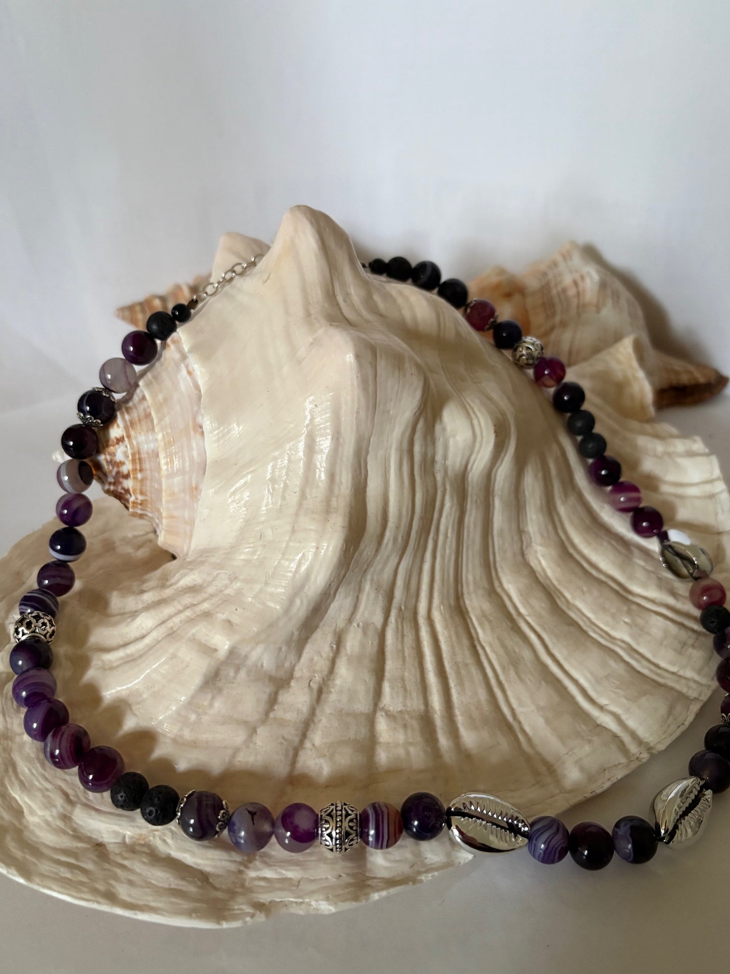 Handcrafted Agate Necklace with Lava Beads & Shell Elements – Earthy Natural Design, 54–60 cm
