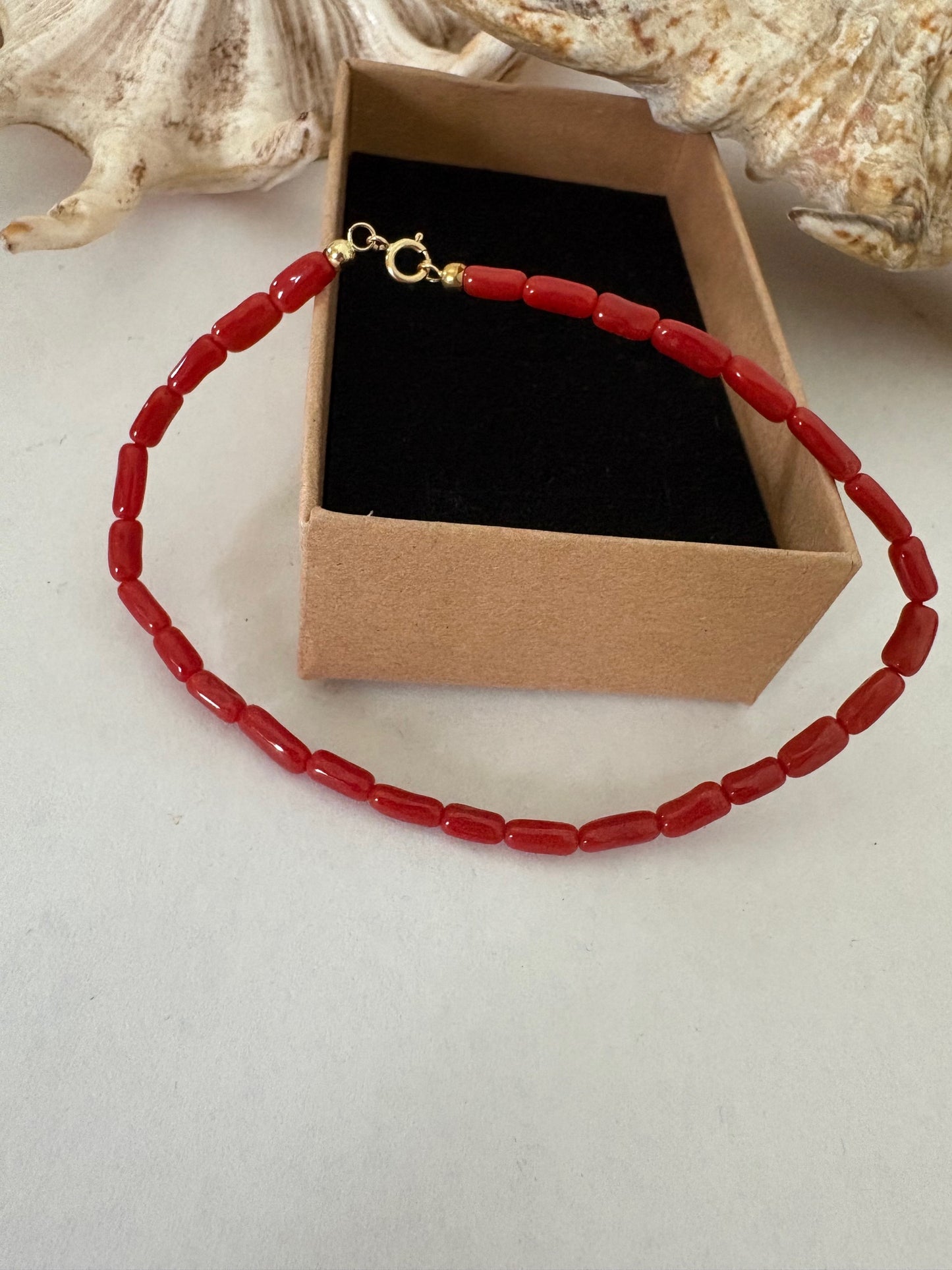 Elegantes Vintage-Korallenarmband mit roter Mittelmeer-Koralle und 18 kt Goldverschluss