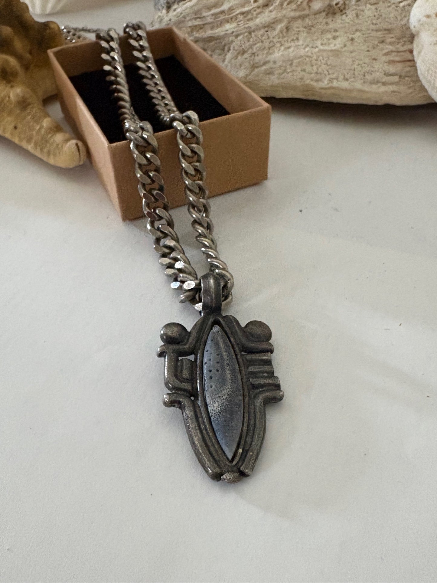 Vintage Statement Kette Silberoptik mit Anhänger – Steinoptik wie versteinerte Koralle