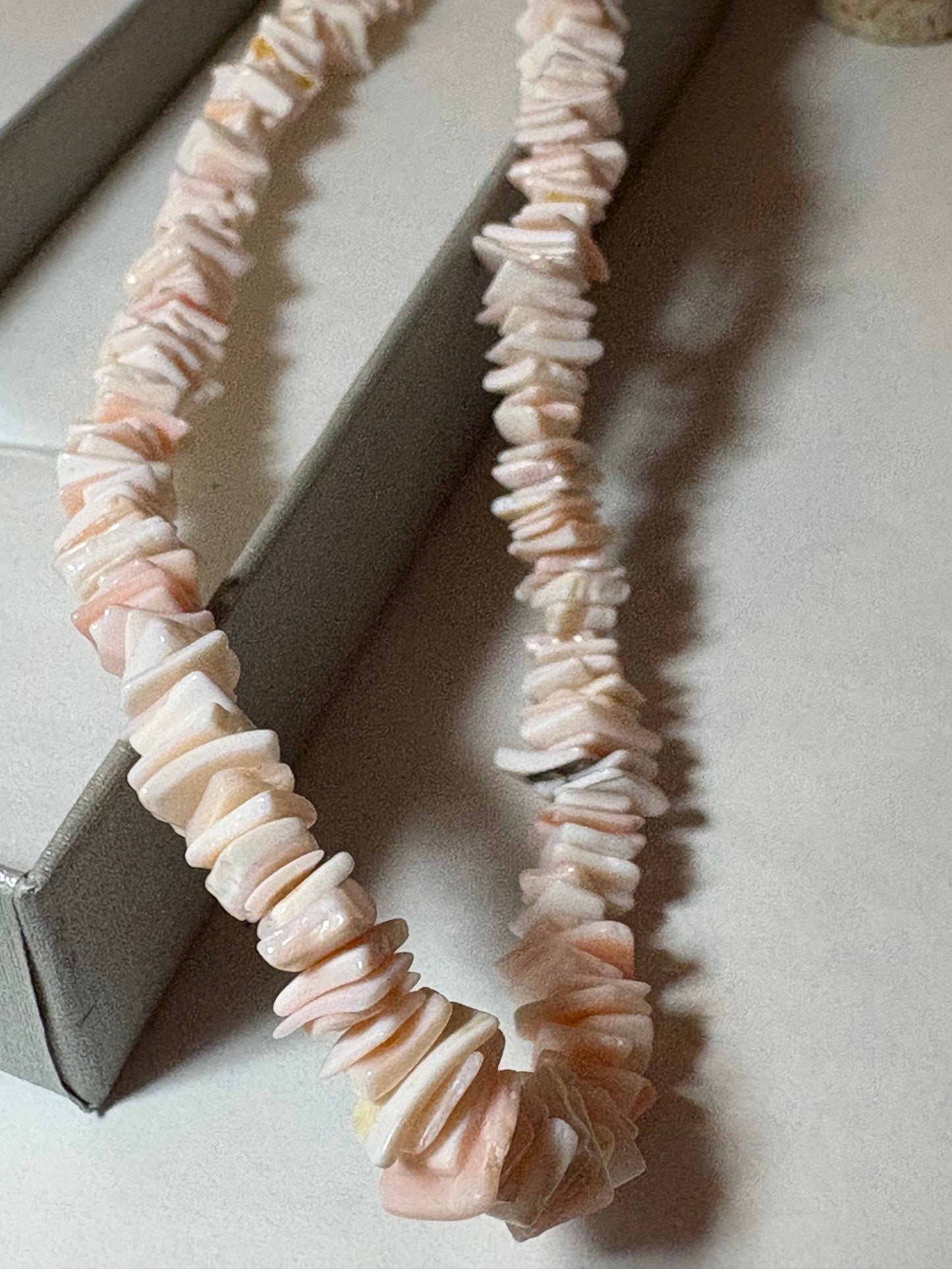 Elegant Vintage Mother-of-Pearl Necklace in Soft Pink