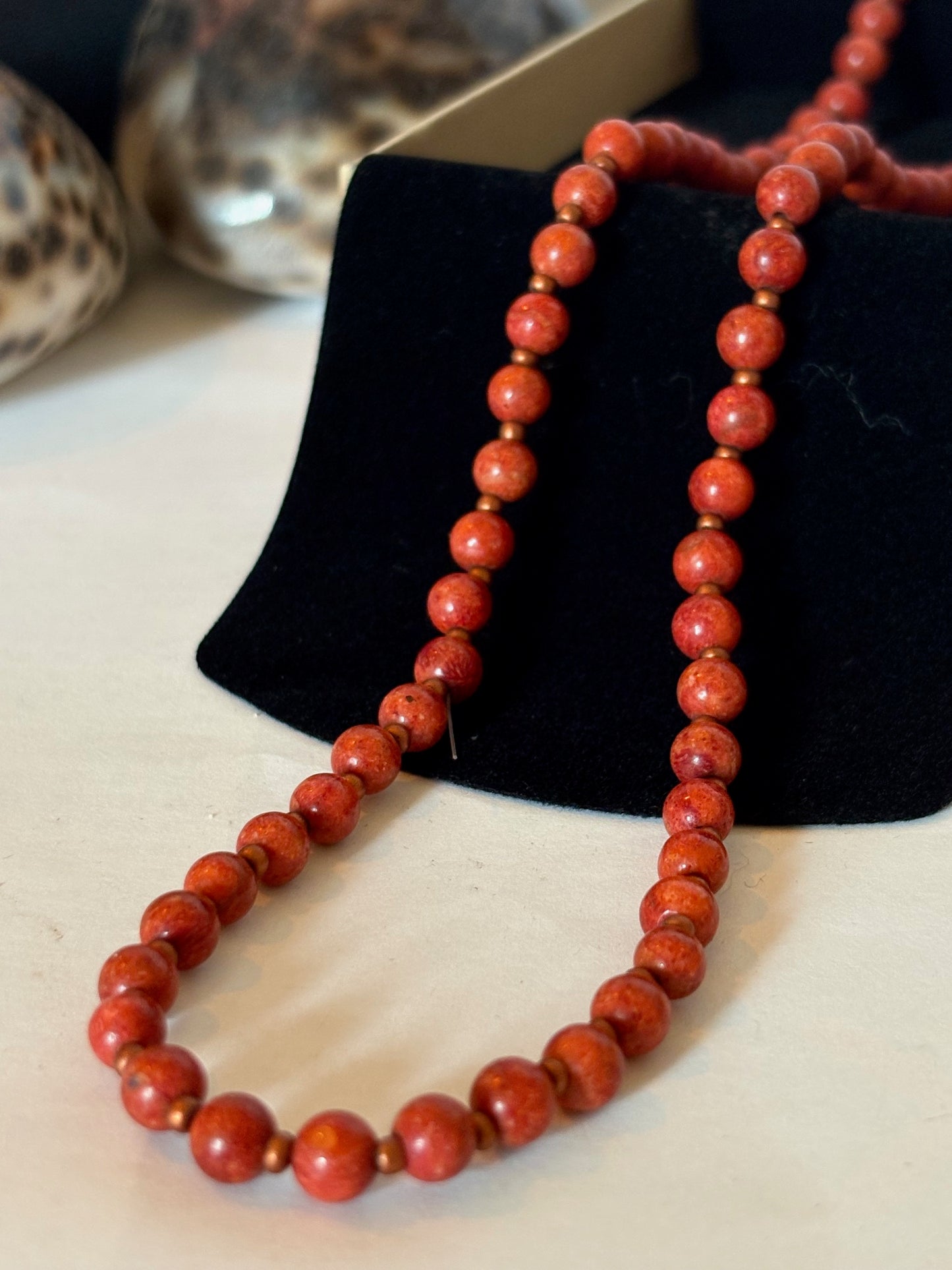 Vintage Korallenperlen Kette Rot-Orange – Klassische Kugelkette mit Zwischenperlen