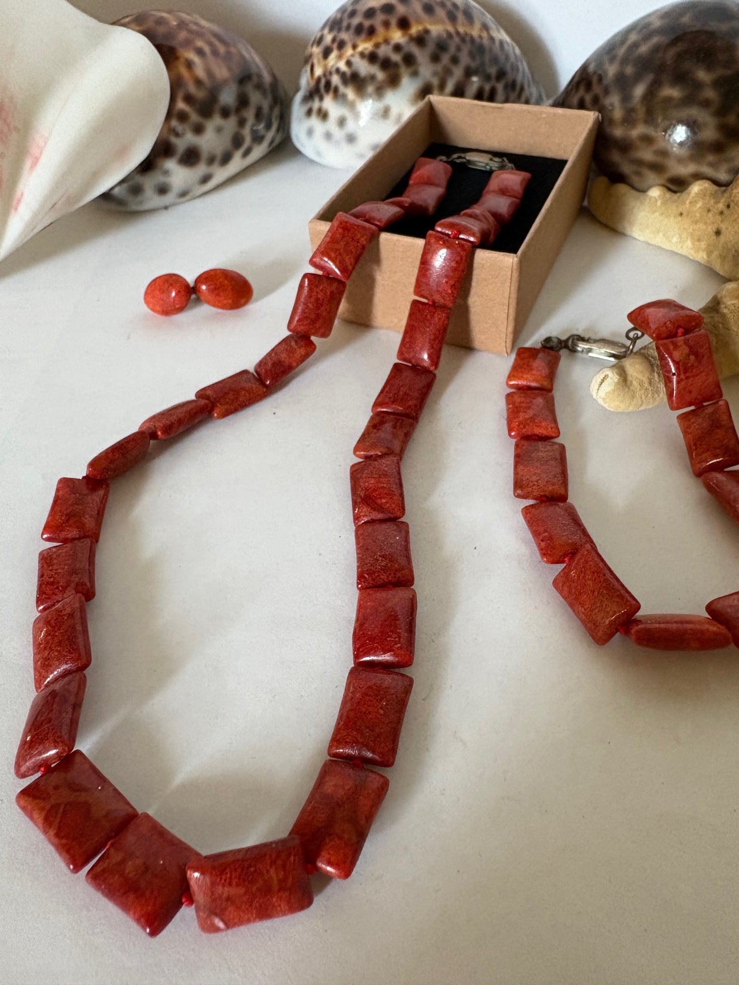 Vintage Korallen-Schmuckset mit rechteckigen Elementen – Kette, Armband & Ohrringe