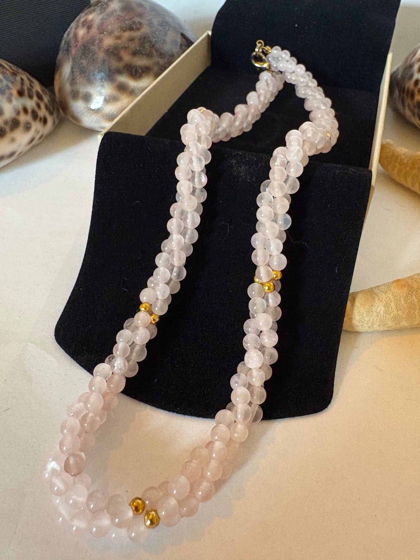 Vintage Collier aus Rosenquarz – 3-reihig – ca. 39 cm – rosafarbene Kugelperlen