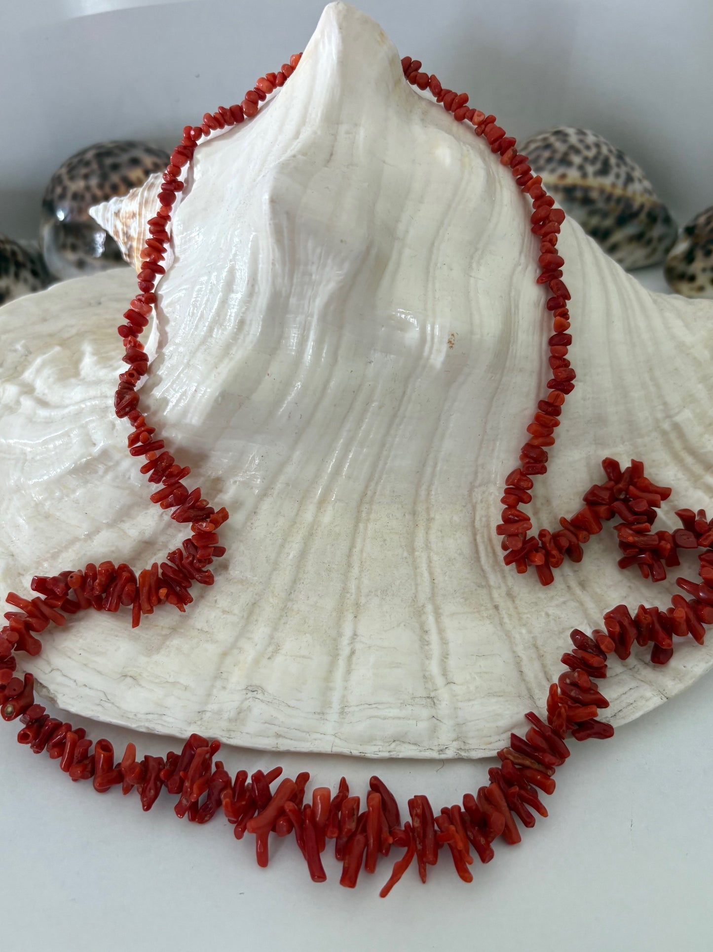 Vintage lange rote Korallenkette – klassischer Korallenschmuck, ca. 68,5 cm