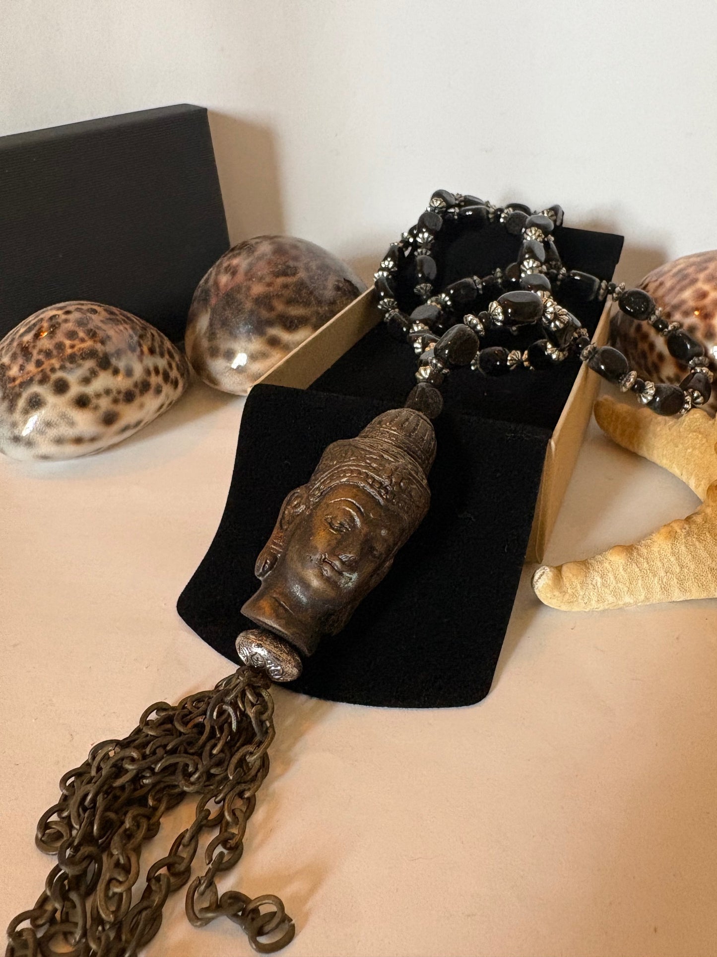 Vintage Halskette mit großem Anhänger – ca. 73 cm – dunkle Schmucksteine & dekorative Metall-Elemente