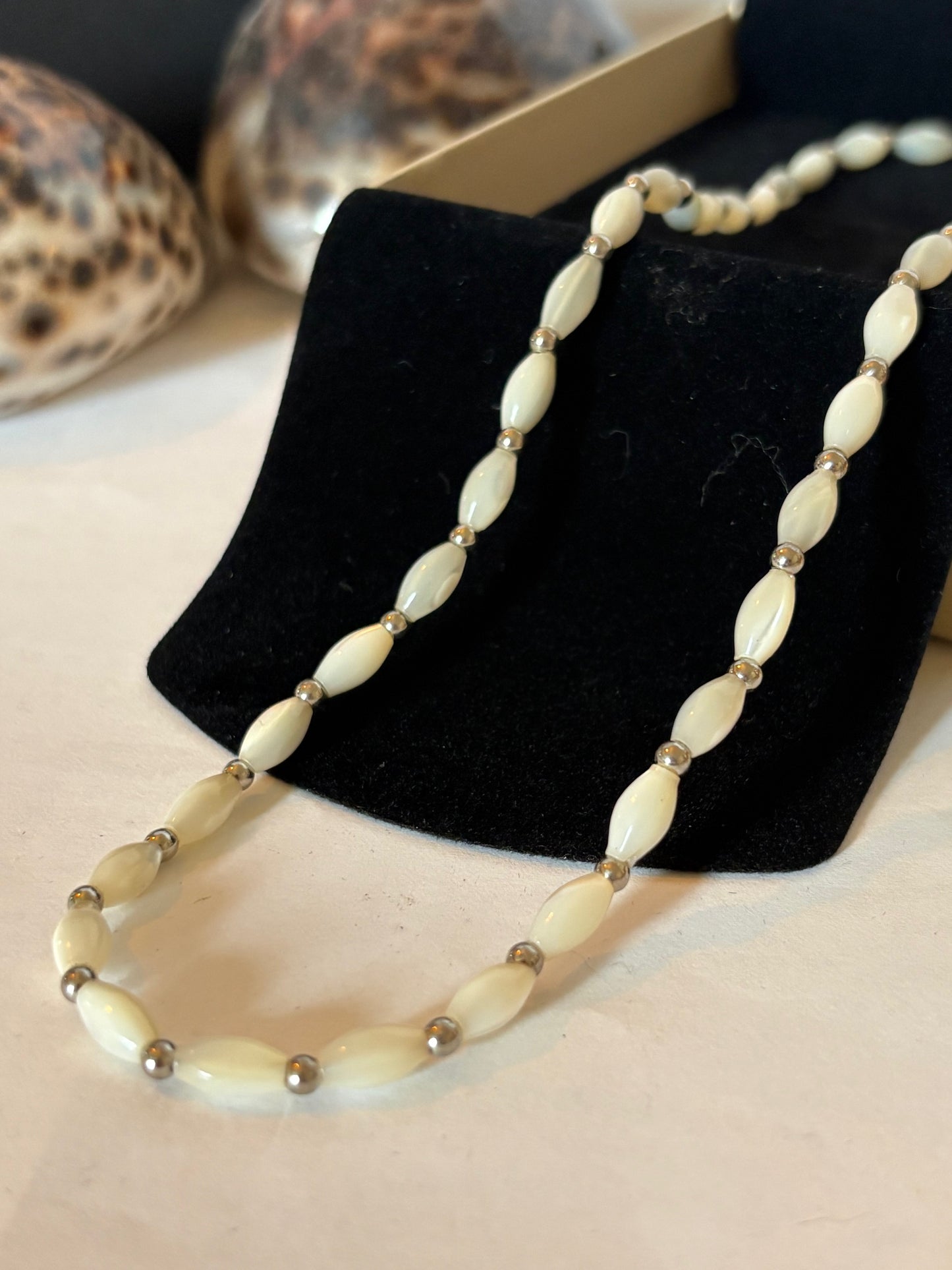 Vintage Perlenkette in Cremeweiß – ca. 40,5 cm – klassische Form