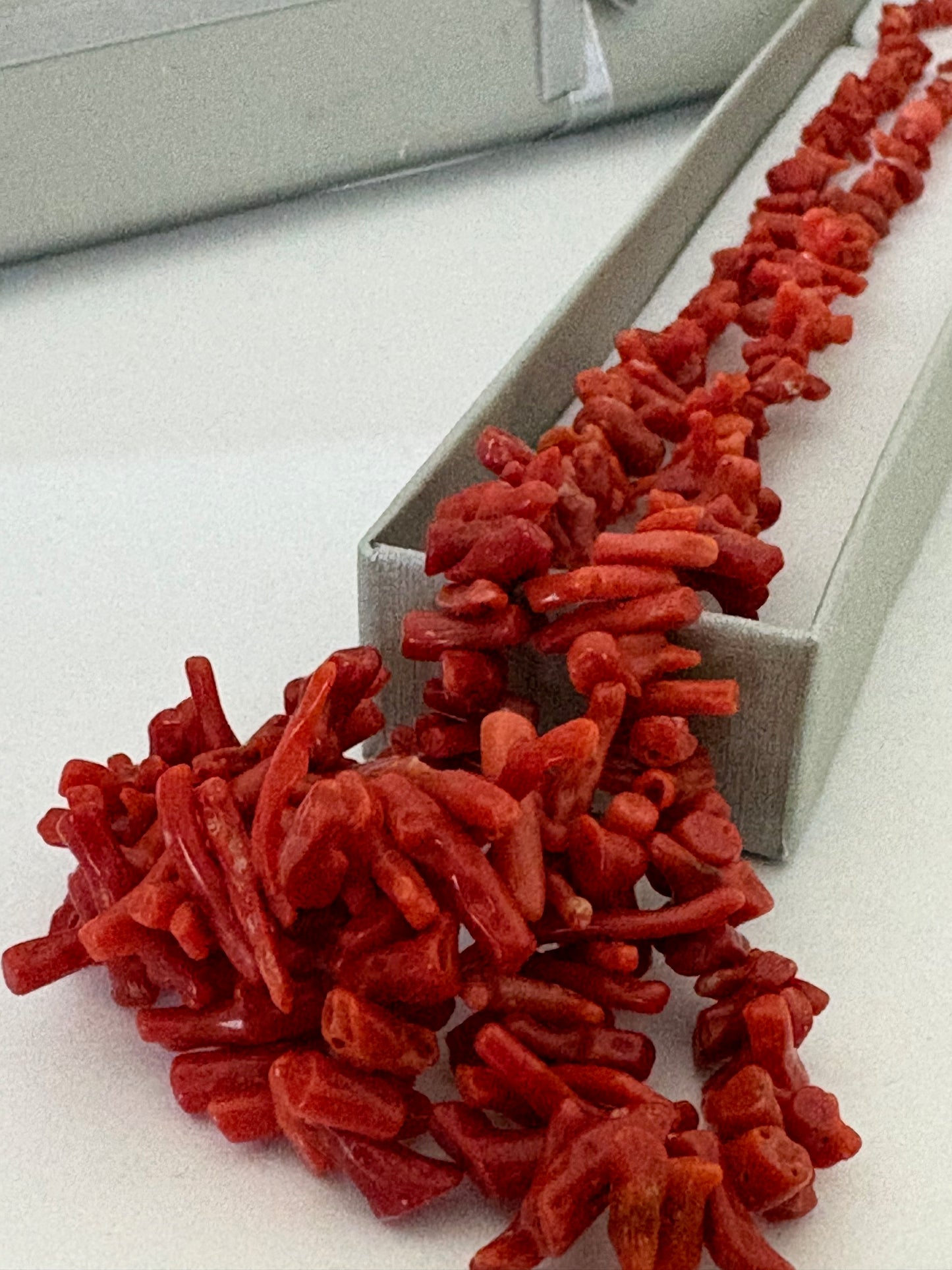 Vintage lange rote Korallenkette – klassischer Korallenschmuck, ca. 68,5 cm