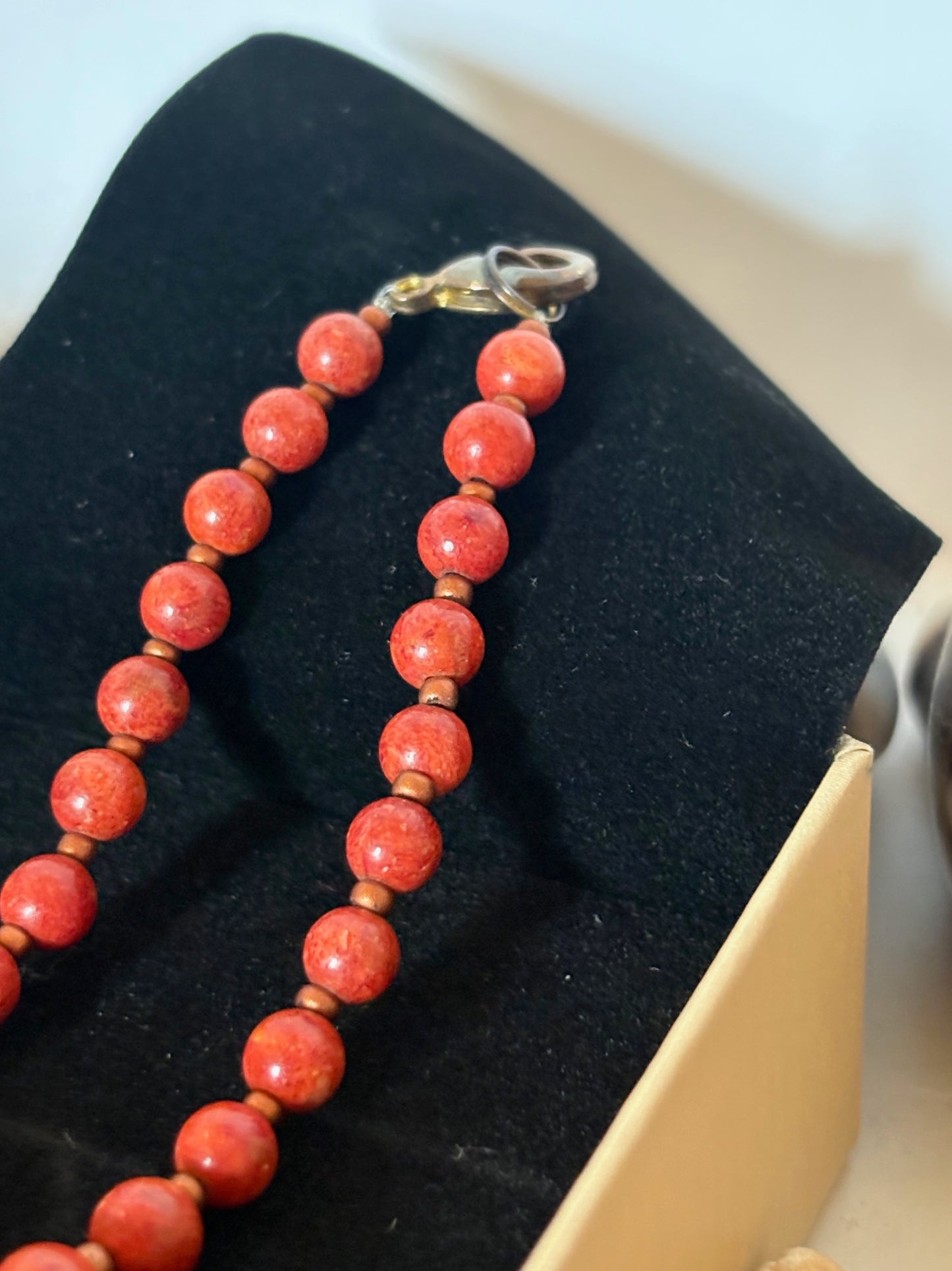 Vintage Korallenperlen Kette Rot-Orange – Klassische Kugelkette mit Zwischenperlen