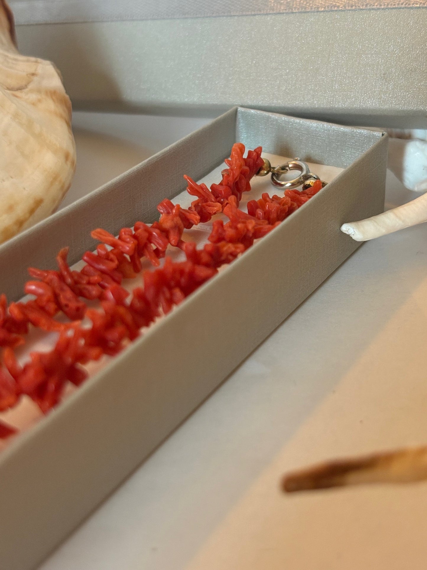 Vintage-Korallenkette – rote Korallenchips, ca. 46,5 cm