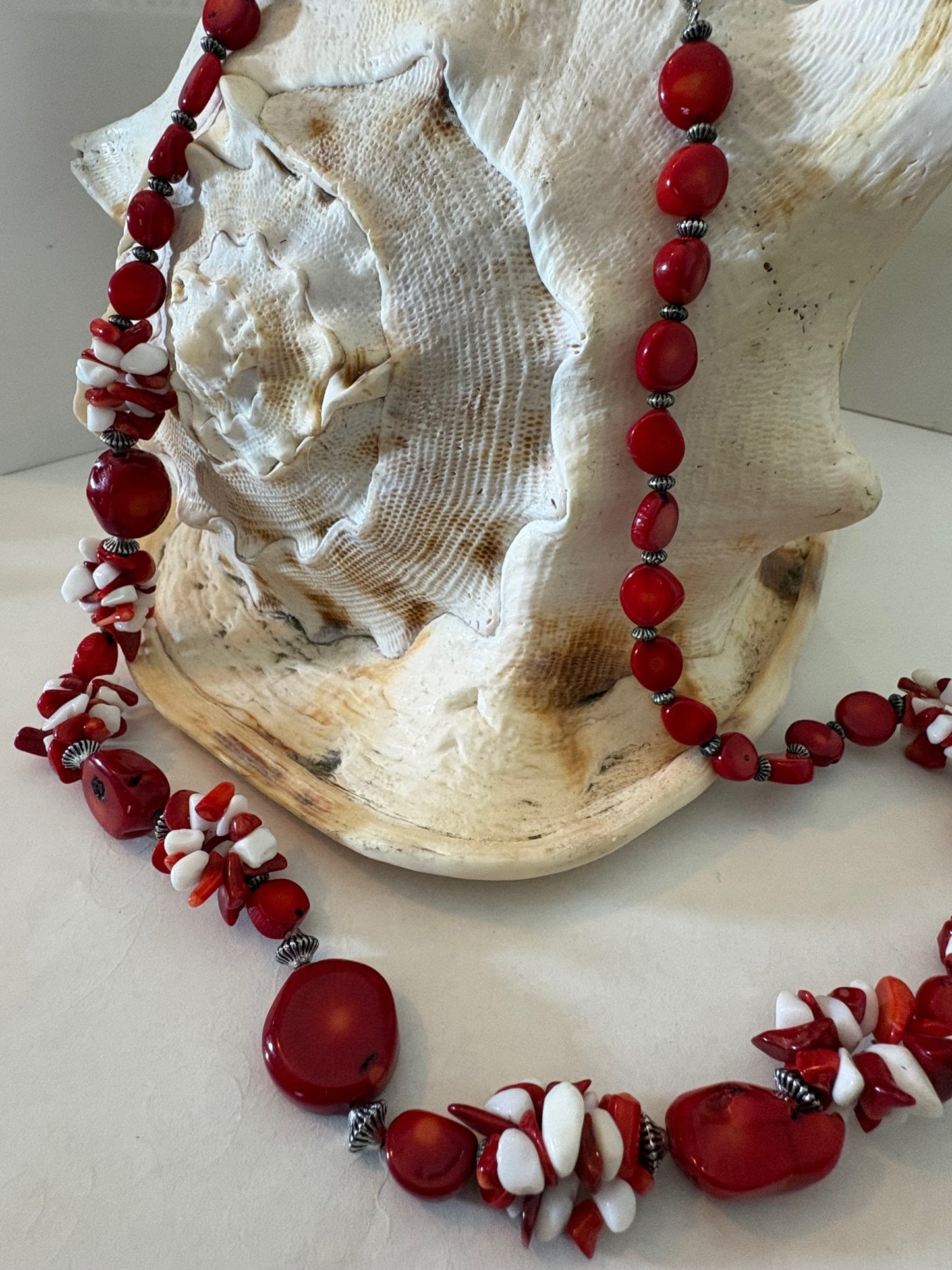 Lange Vintage Korallenkette 70 cm – Organisches Statement Collier in kräftigem Rot