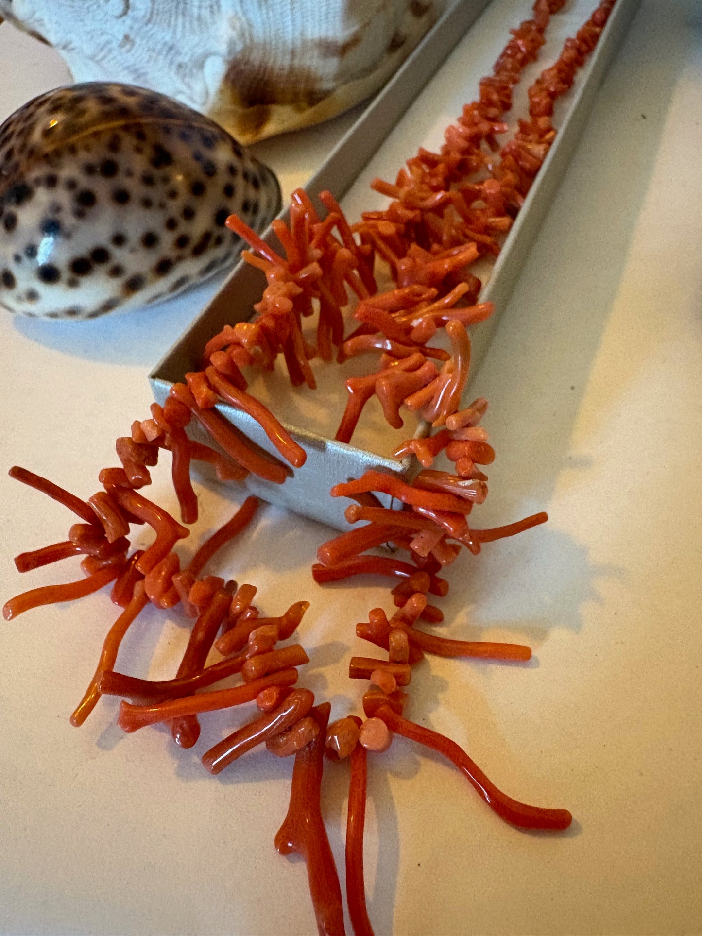 Vintage Korallenkette mit roter Mittelmeer-Koralle und 18 kt Gelbgoldverschluss