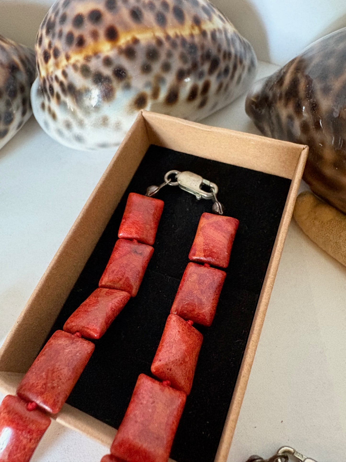 Vintage Korallen-Schmuckset mit rechteckigen Elementen – Kette, Armband & Ohrringe