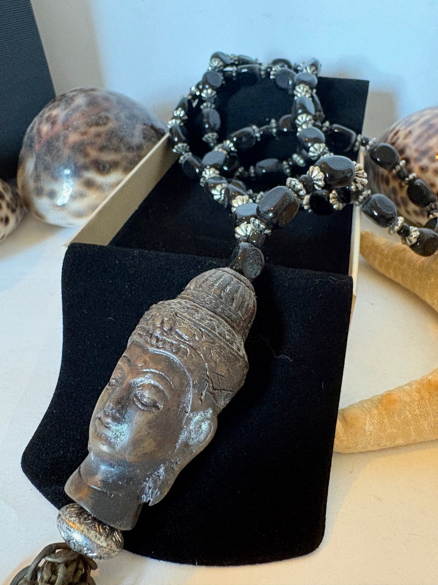 Vintage Halskette mit großem Anhänger – ca. 73 cm – dunkle Schmucksteine & dekorative Metall-Elemente